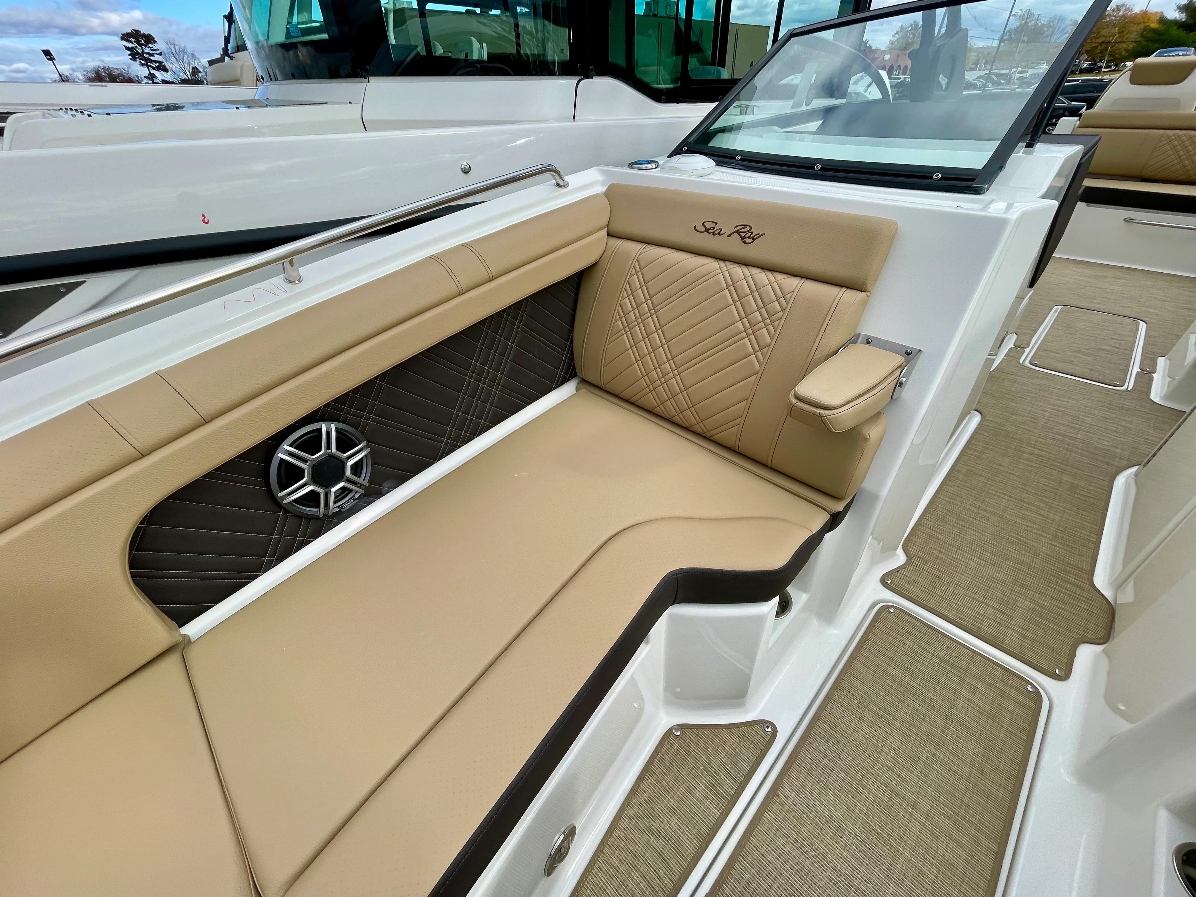 2026 Sea Ray SDX 290 Outboard Image Thumbnail #18