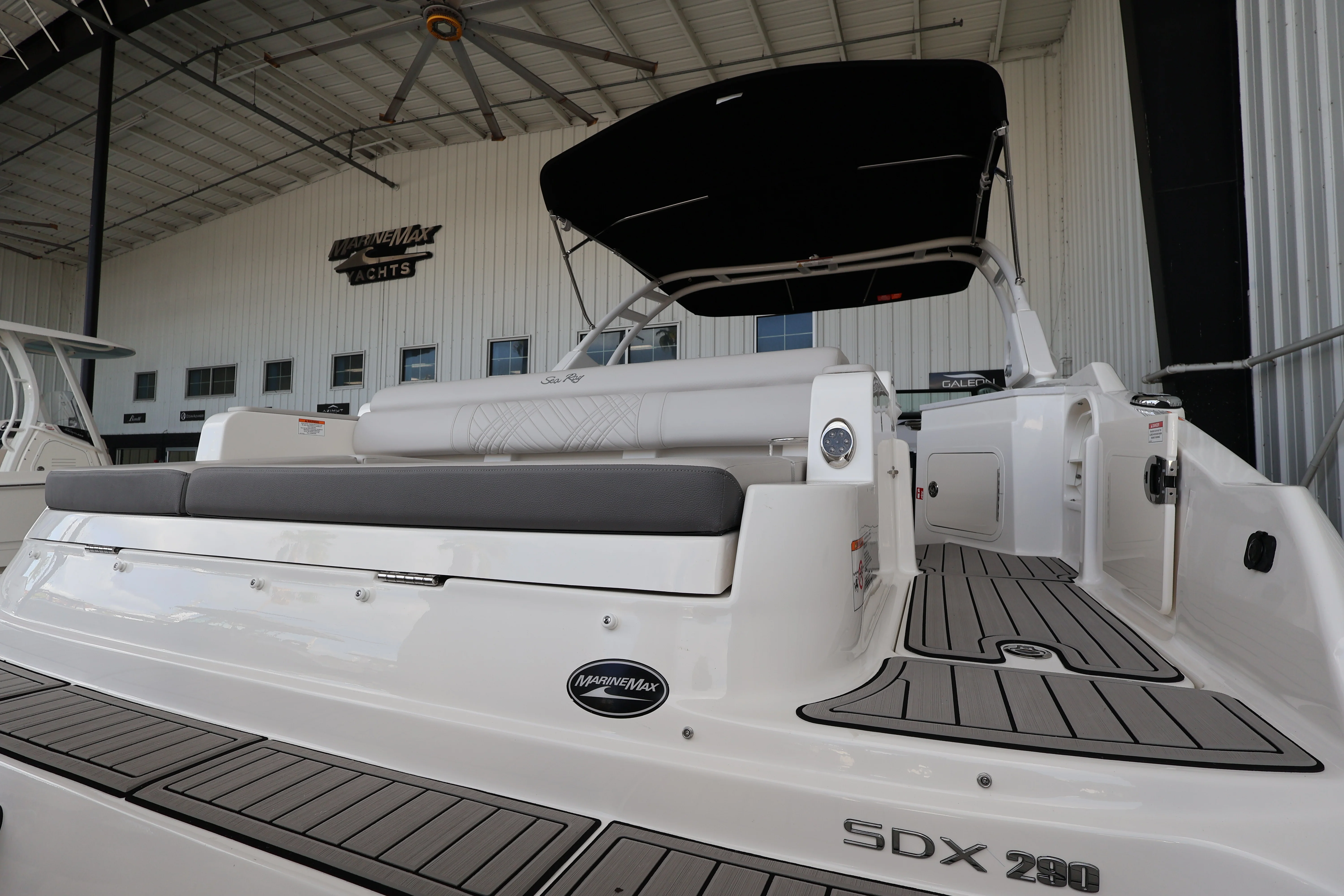2026 Sea Ray SDX 290 Outboard Image Thumbnail #9