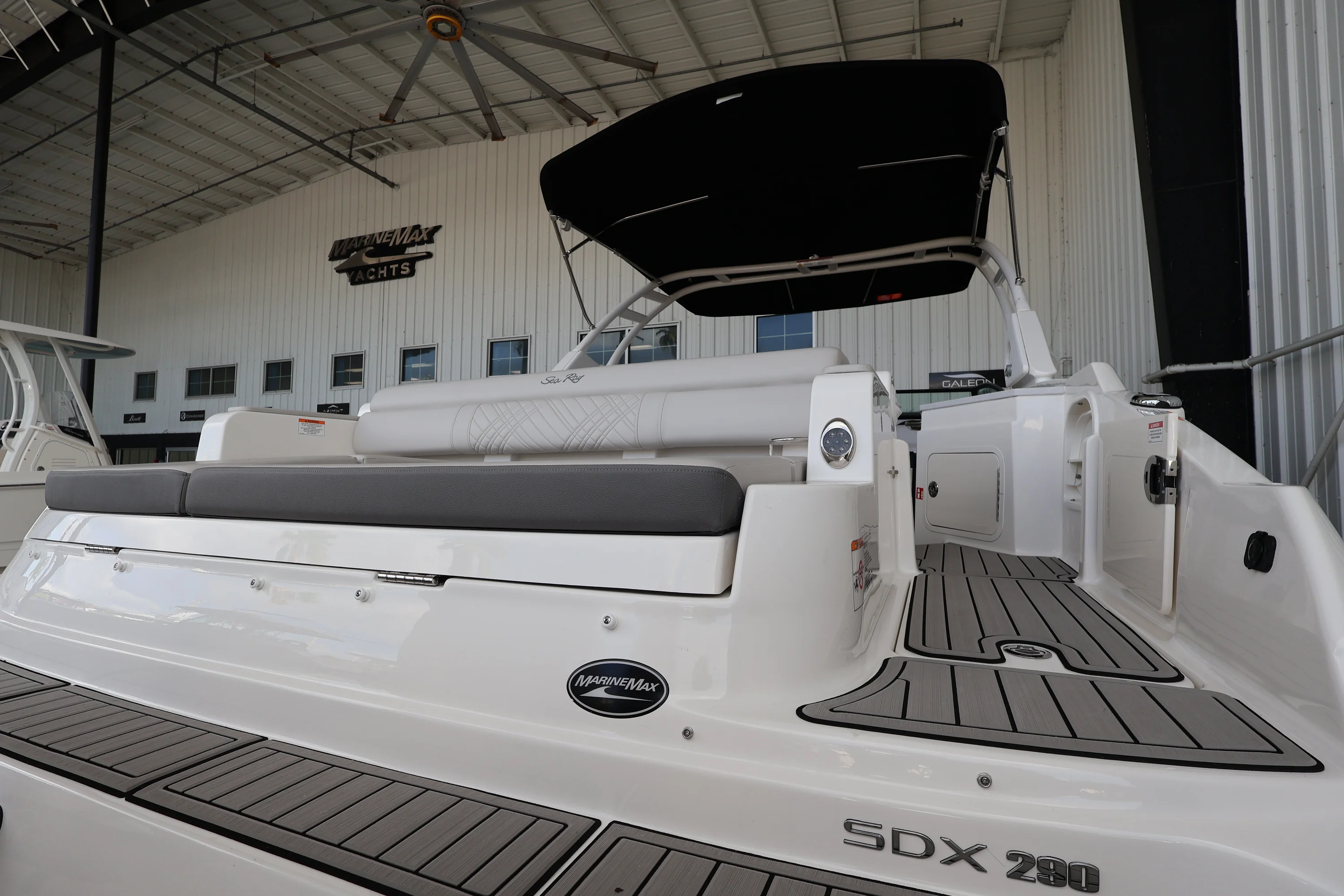2026 Sea Ray SDX 290 Outboard Image Thumbnail #9