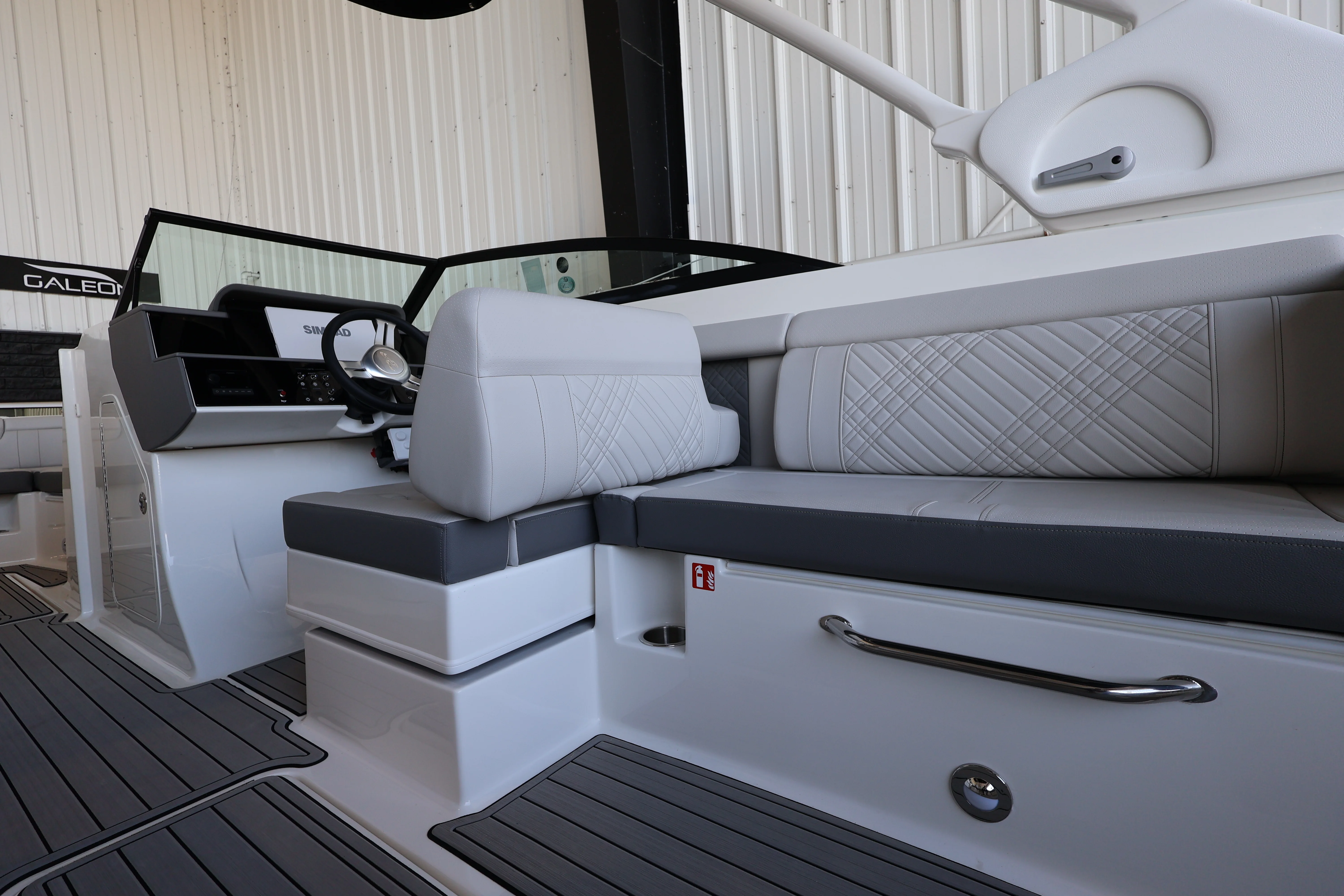 2026 Sea Ray SDX 290 Outboard Image Thumbnail #15