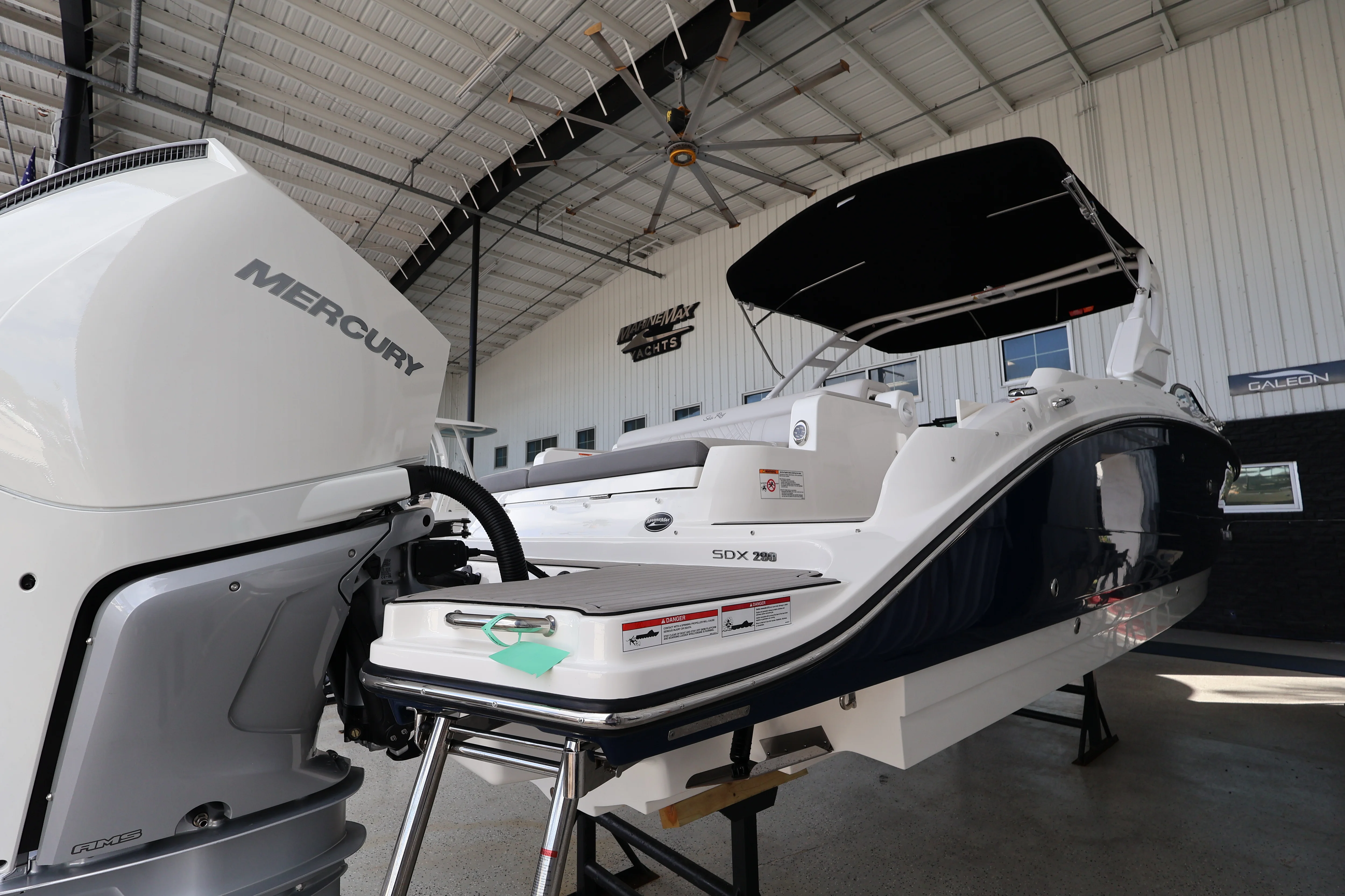 2026 Sea Ray SDX 290 Outboard Image Thumbnail #7