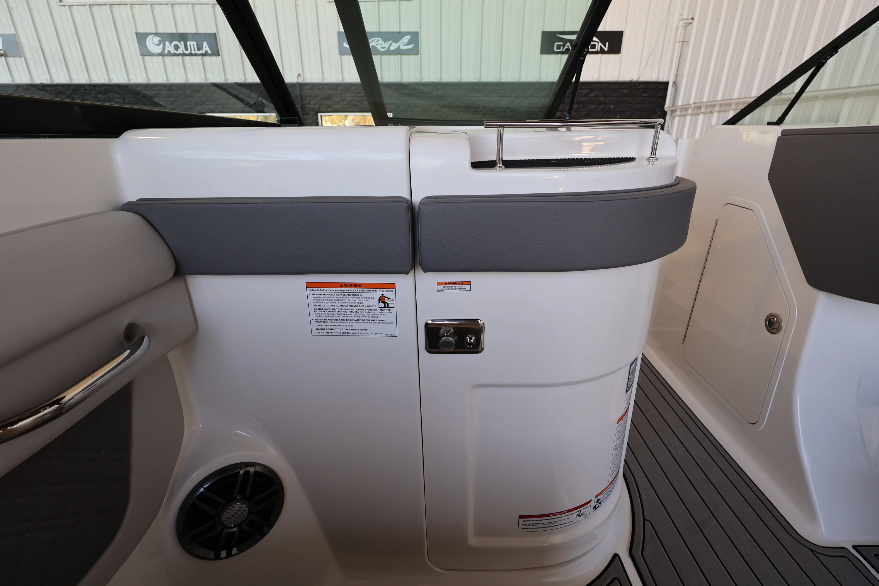 2026 Sea Ray SDX 290 Outboard Image Thumbnail #18