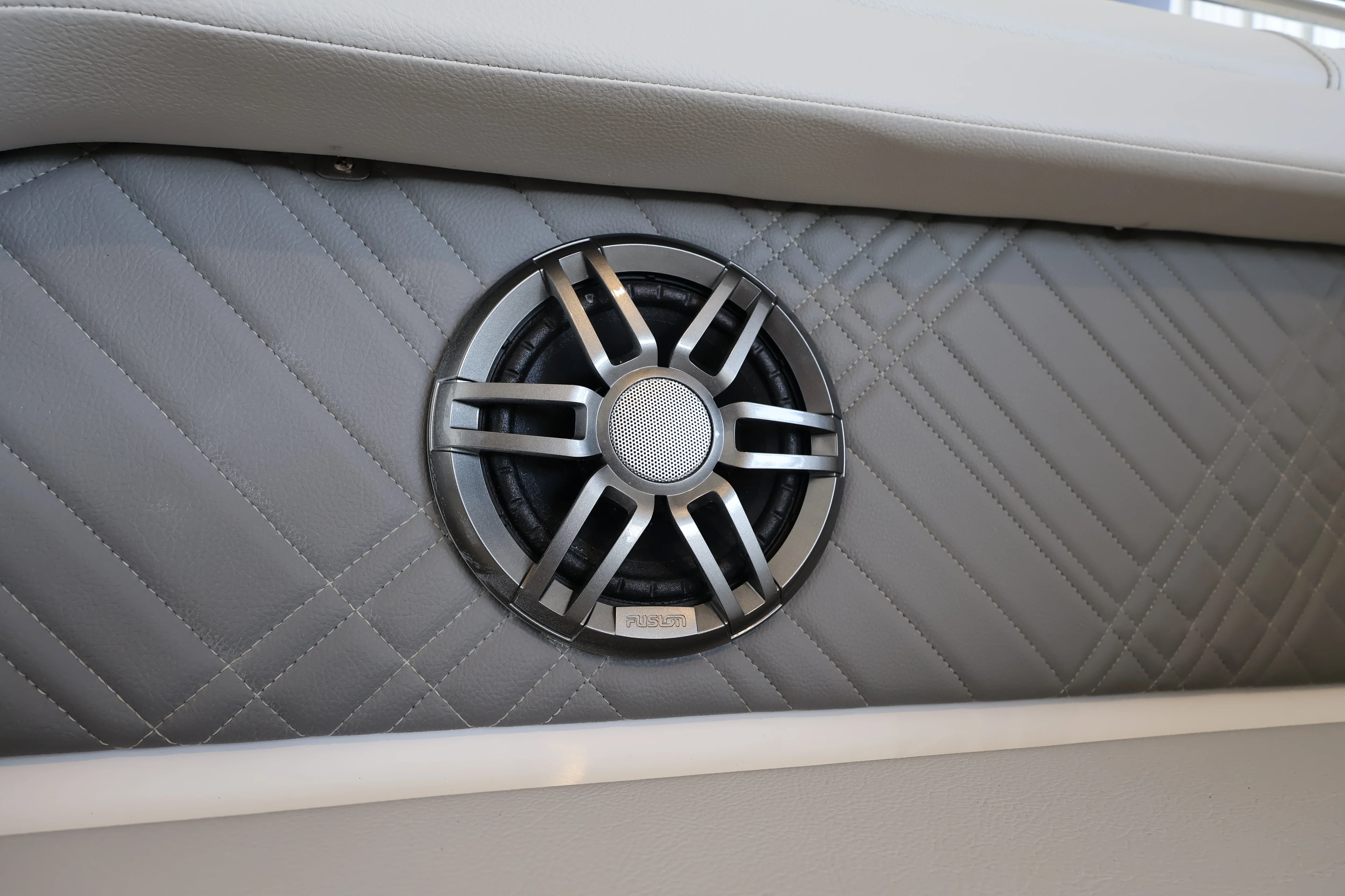 2026 Sea Ray SDX 290 Outboard Image Thumbnail #31