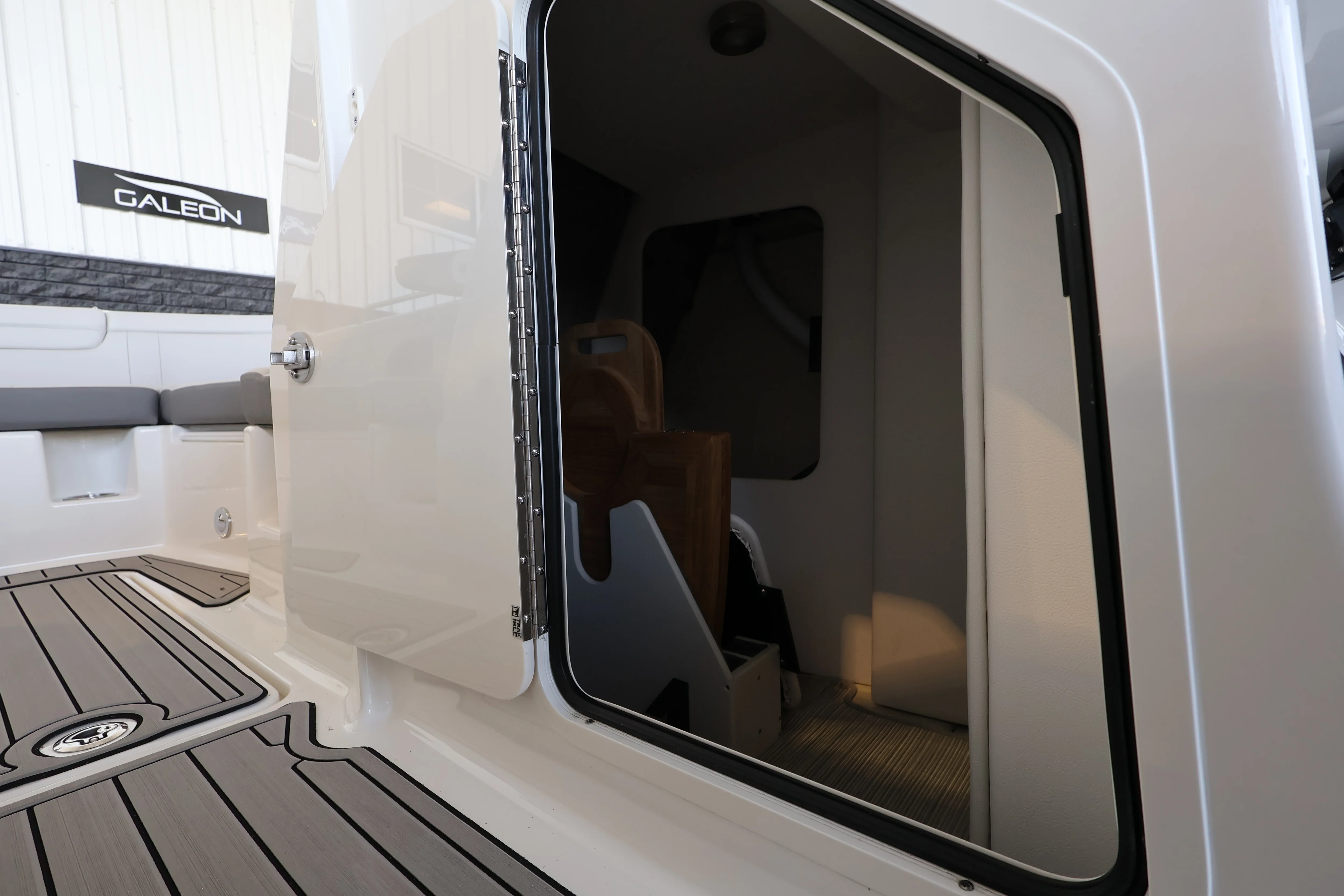 2026 Sea Ray SDX 290 Outboard Image Thumbnail #27