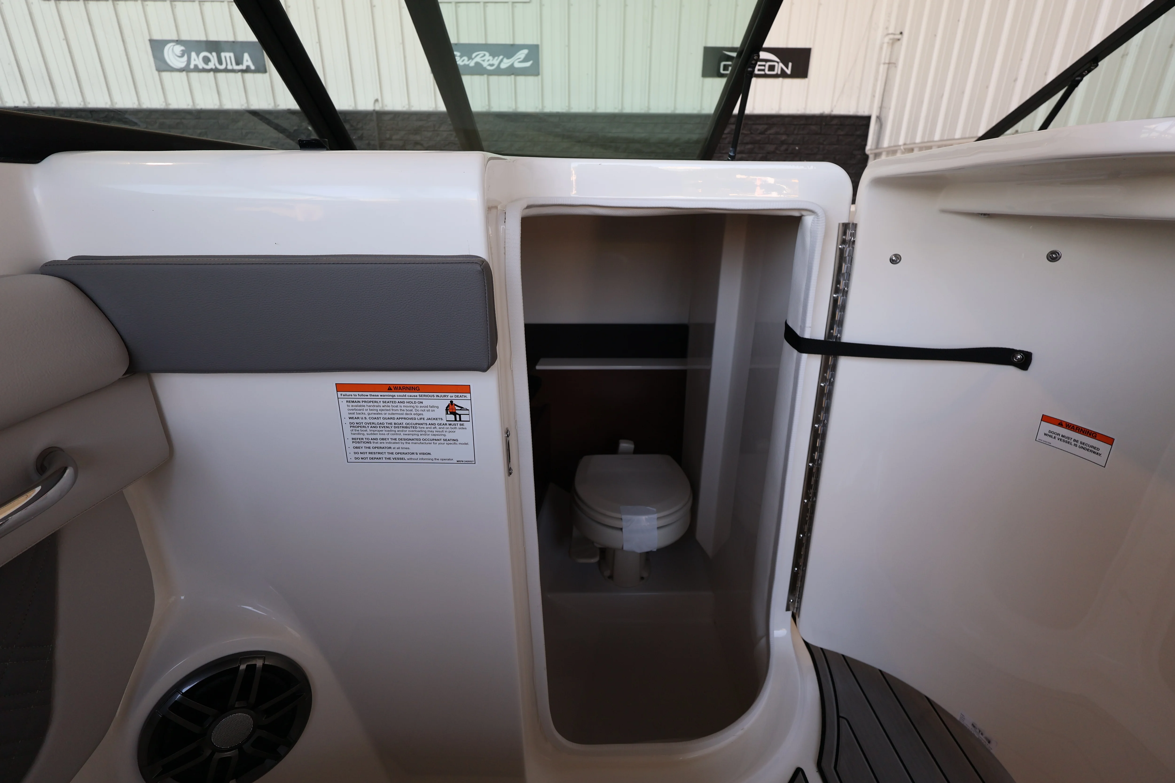 2026 Sea Ray SDX 290 Outboard Image Thumbnail #19