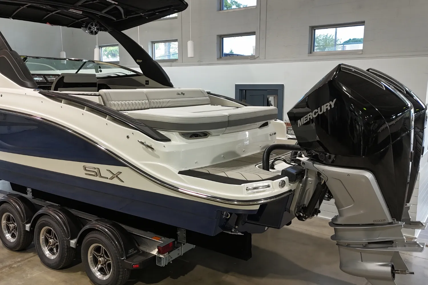 2026 Sea Ray SLX 280 Outboard Image Thumbnail #4