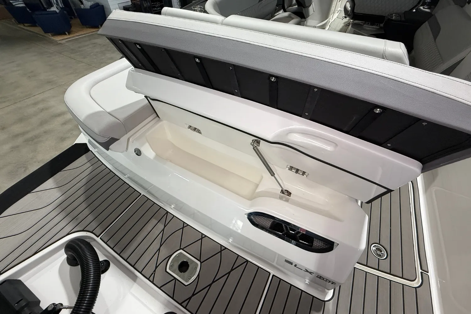 2026 Sea Ray SLX 280 Outboard Image Thumbnail #10