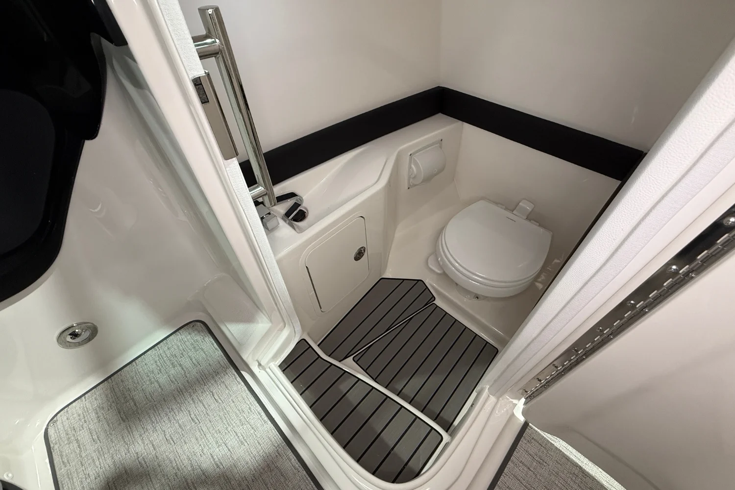 2026 Sea Ray SLX 280 Outboard Image Thumbnail #22