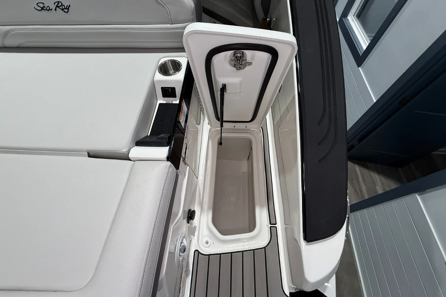 2026 Sea Ray SLX 280 Outboard Image Thumbnail #9