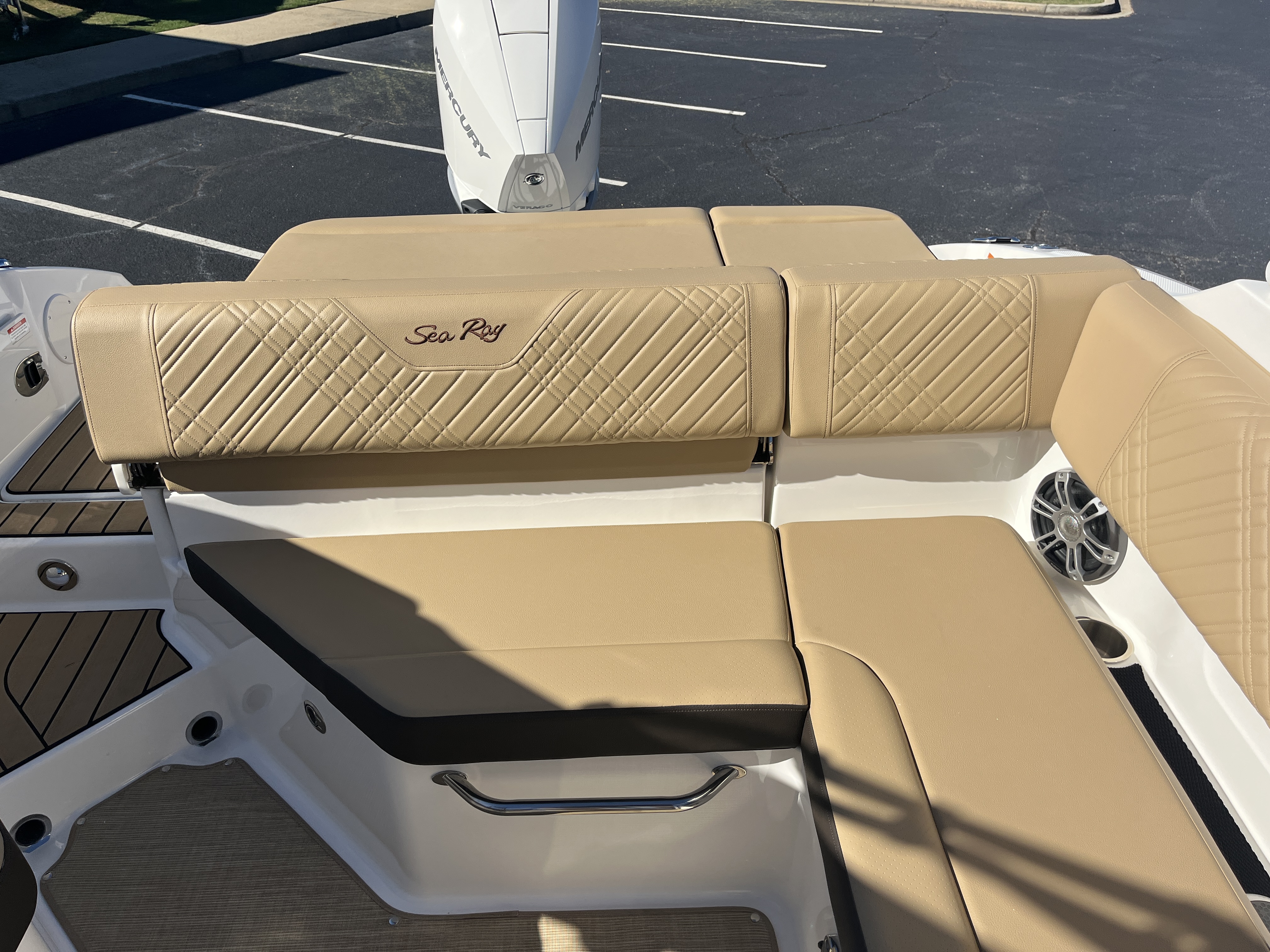 2026 Sea Ray SDX 250 Outboard Image Thumbnail #18