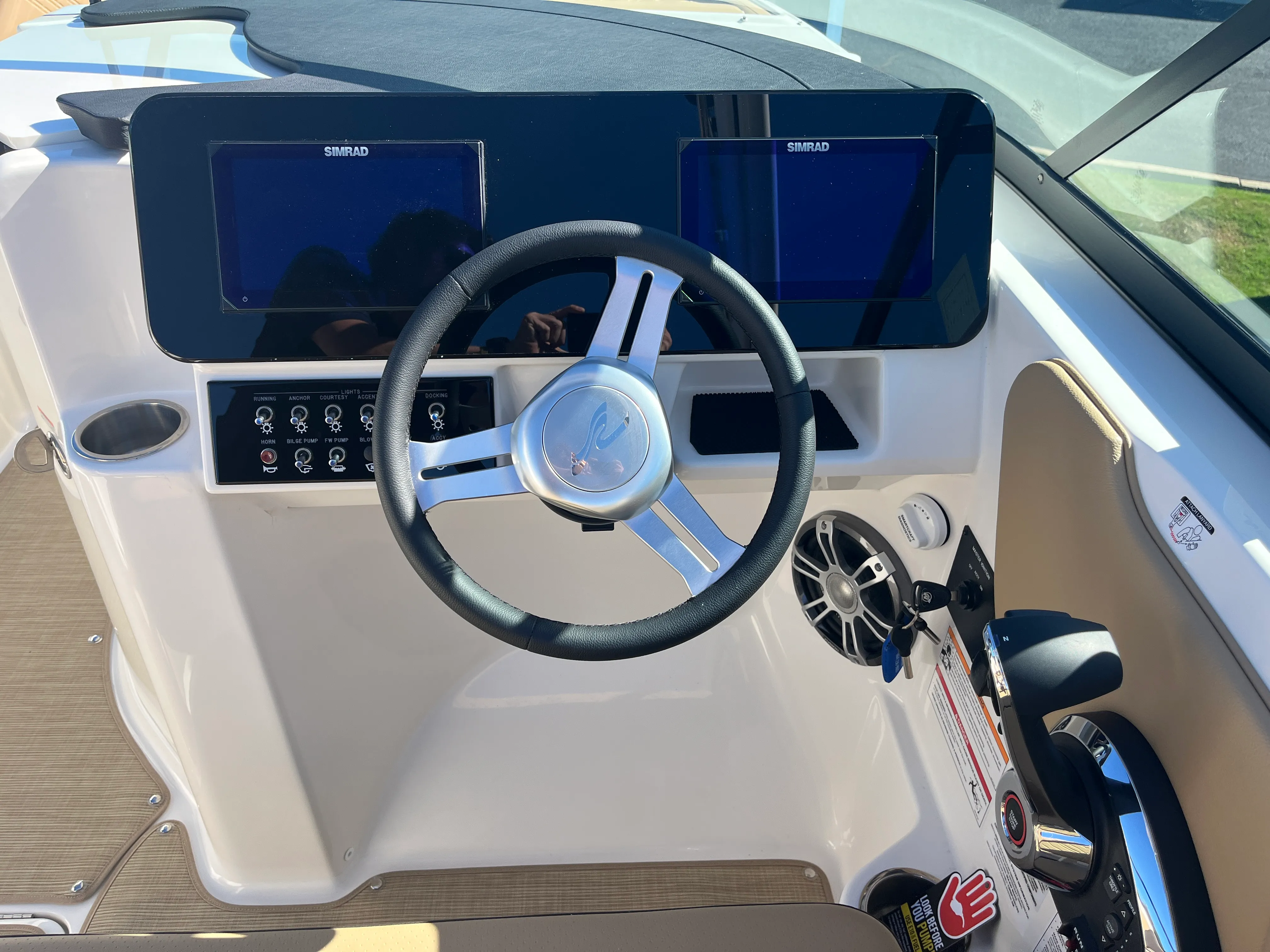 2026 Sea Ray SDX 250 Outboard Image Thumbnail #13