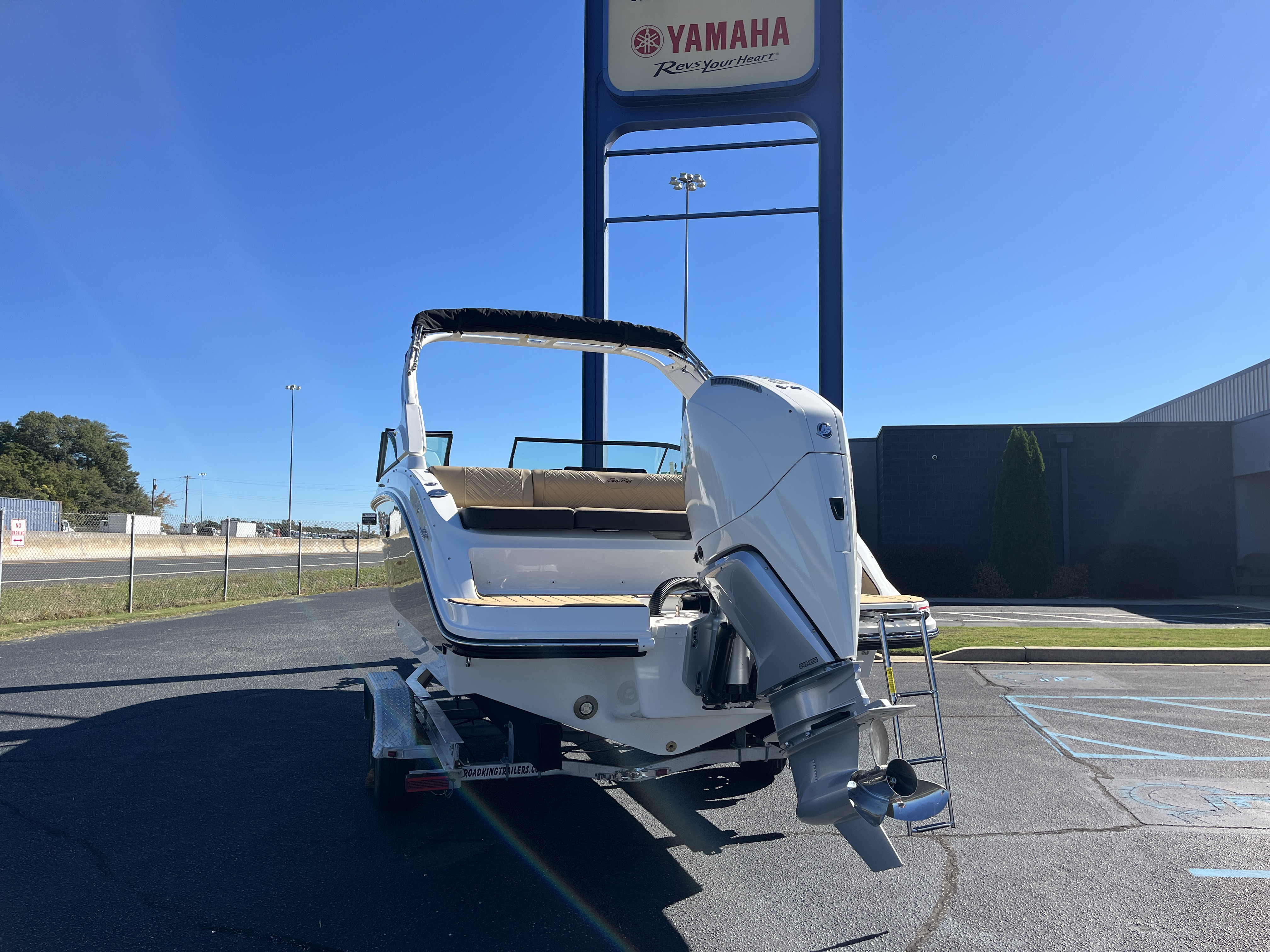 2026 Sea Ray SDX 250 Outboard Image Thumbnail #3