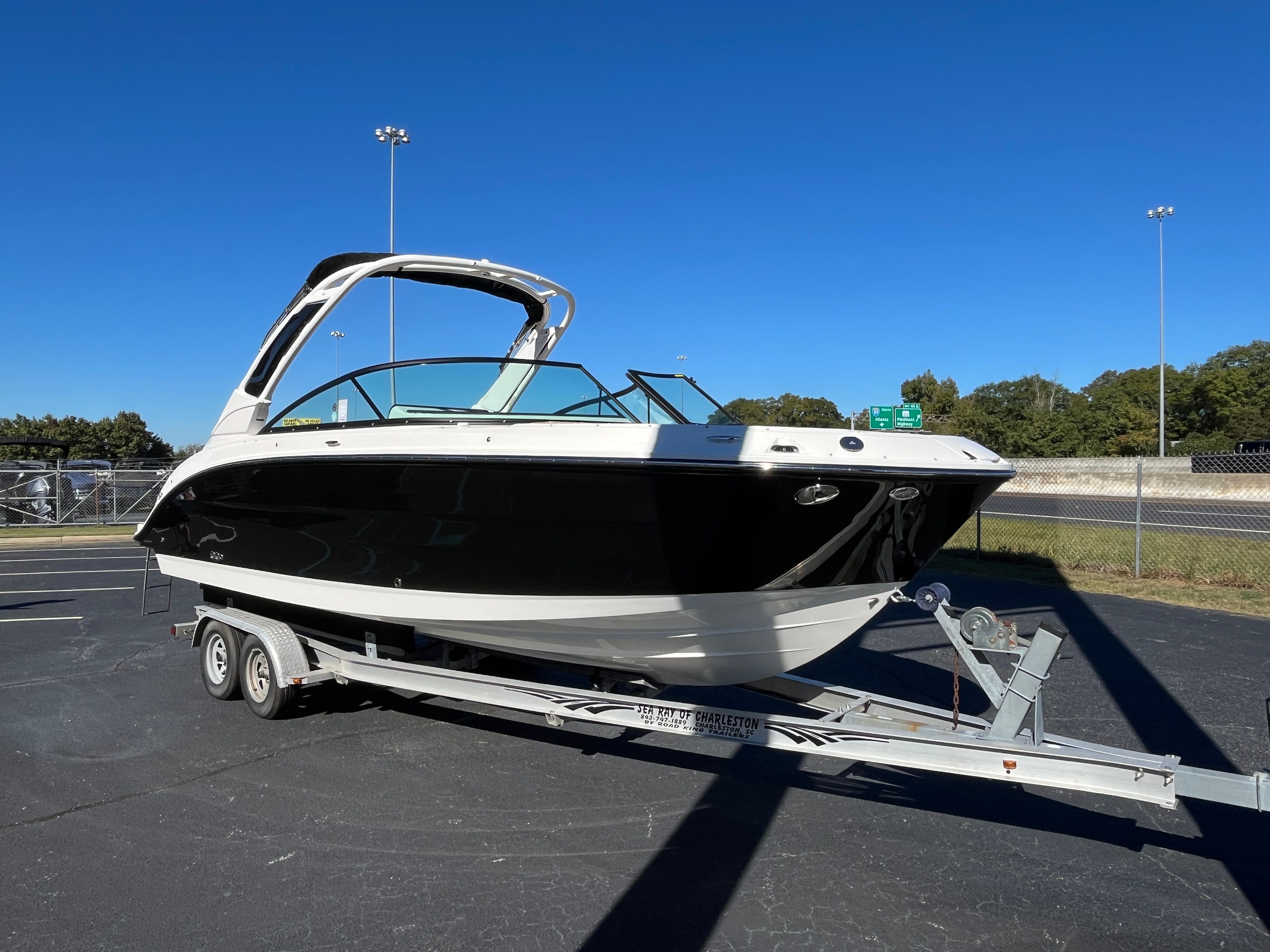 2026 Sea Ray SDX 250 Outboard Image Thumbnail #7