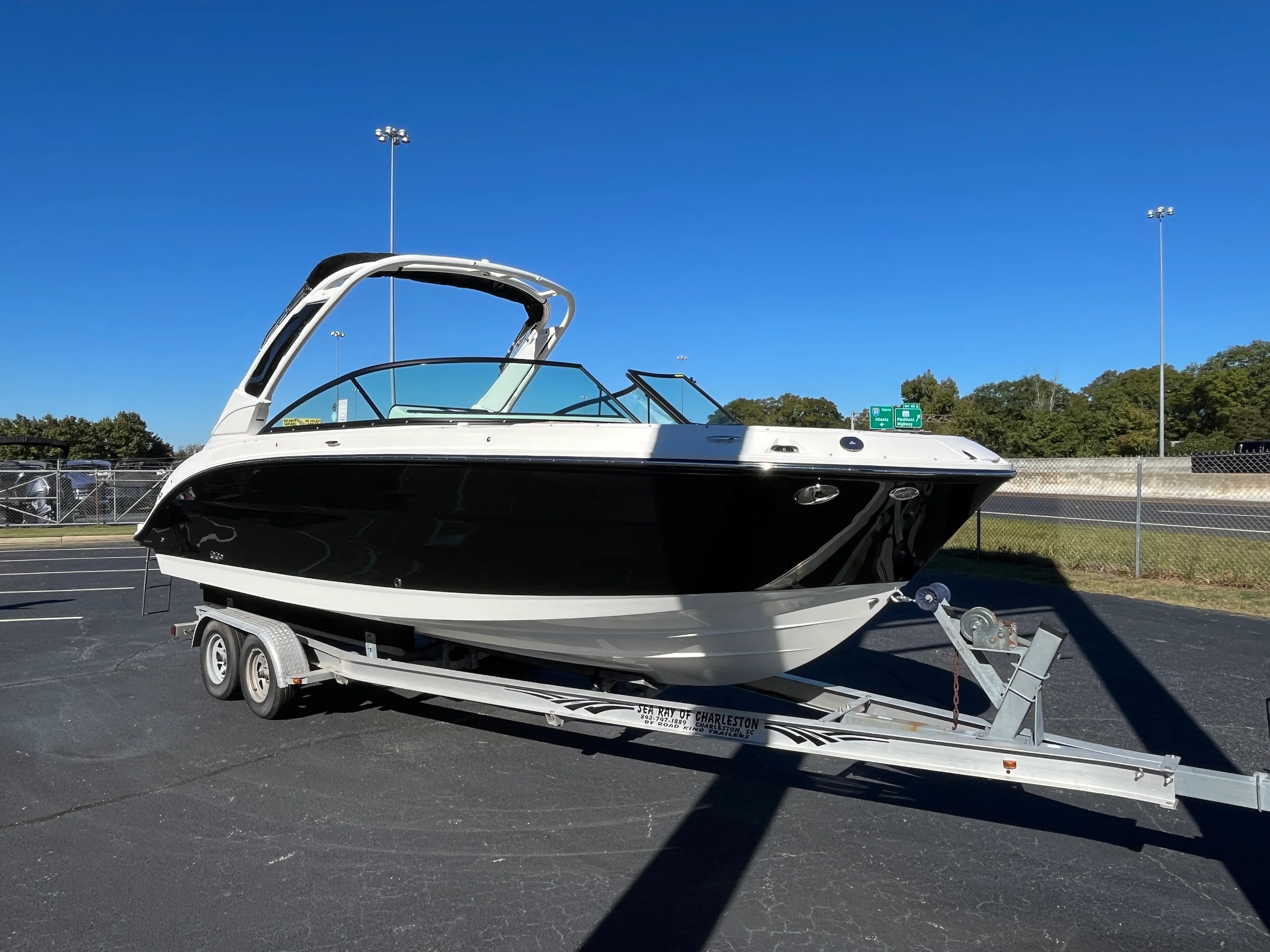 2026 Sea Ray SDX 250 Outboard Image Thumbnail #7