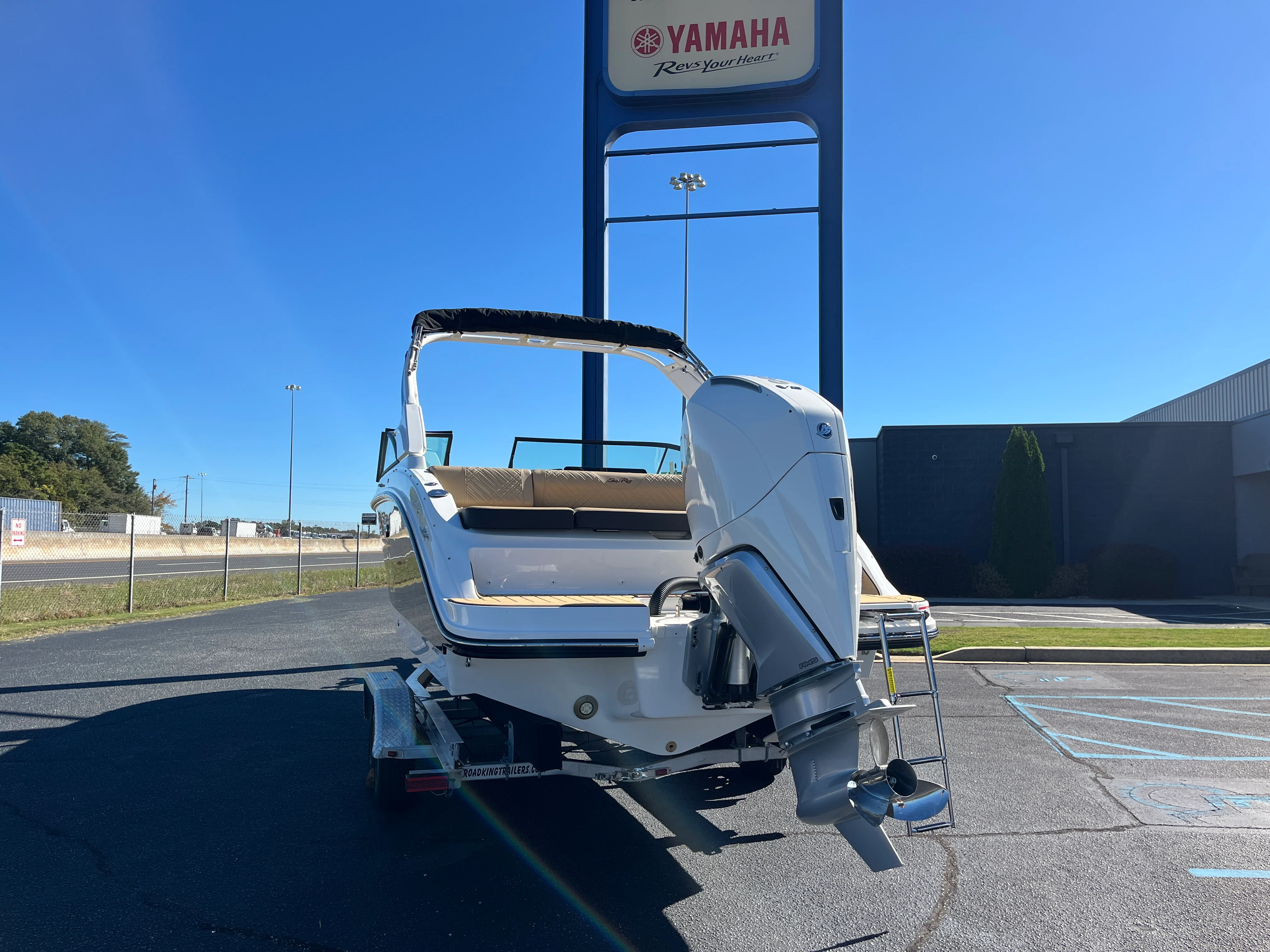 2026 Sea Ray SDX 250 Outboard Image Thumbnail #3