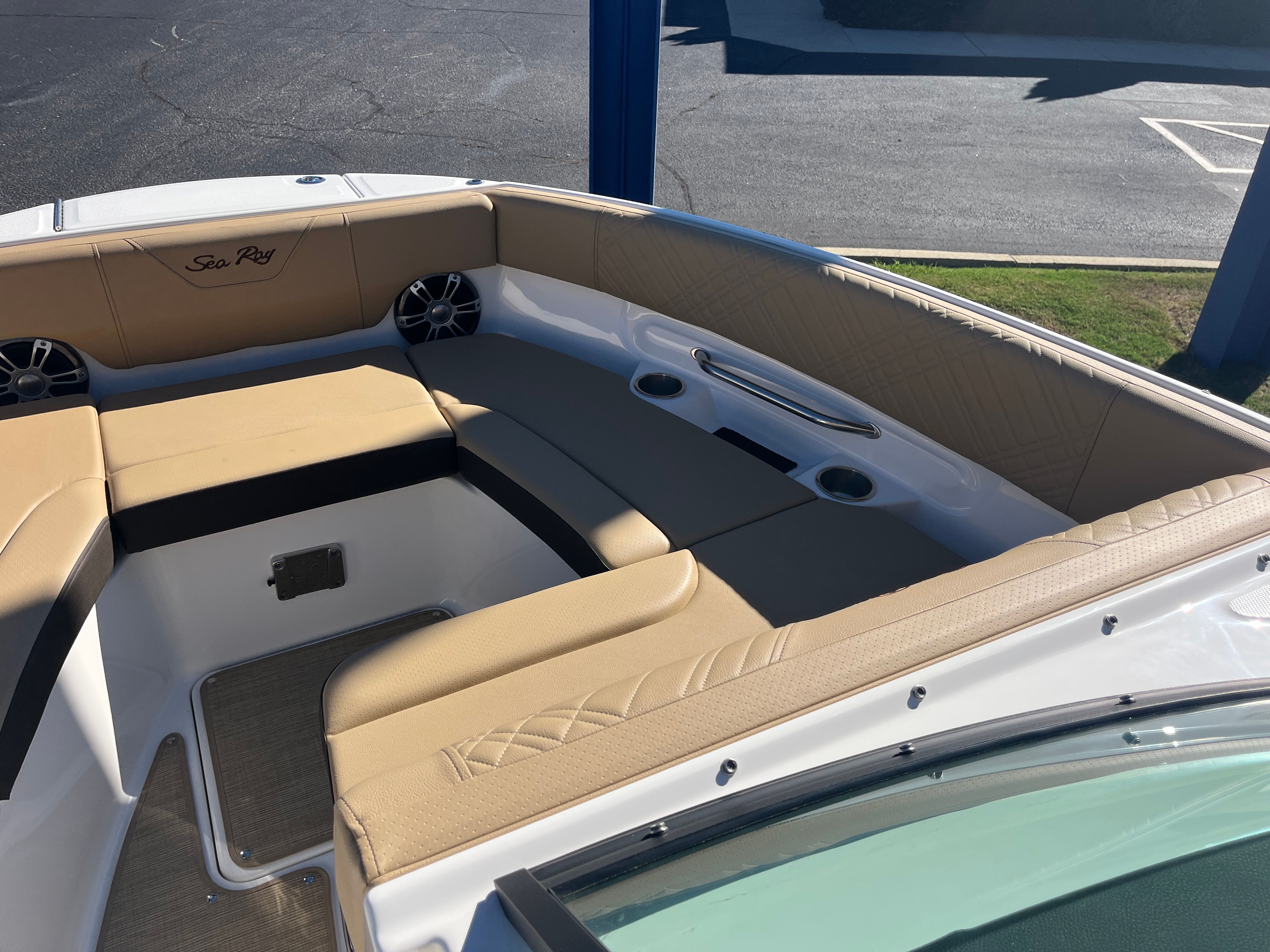 2026 Sea Ray SDX 250 Outboard Image Thumbnail #10