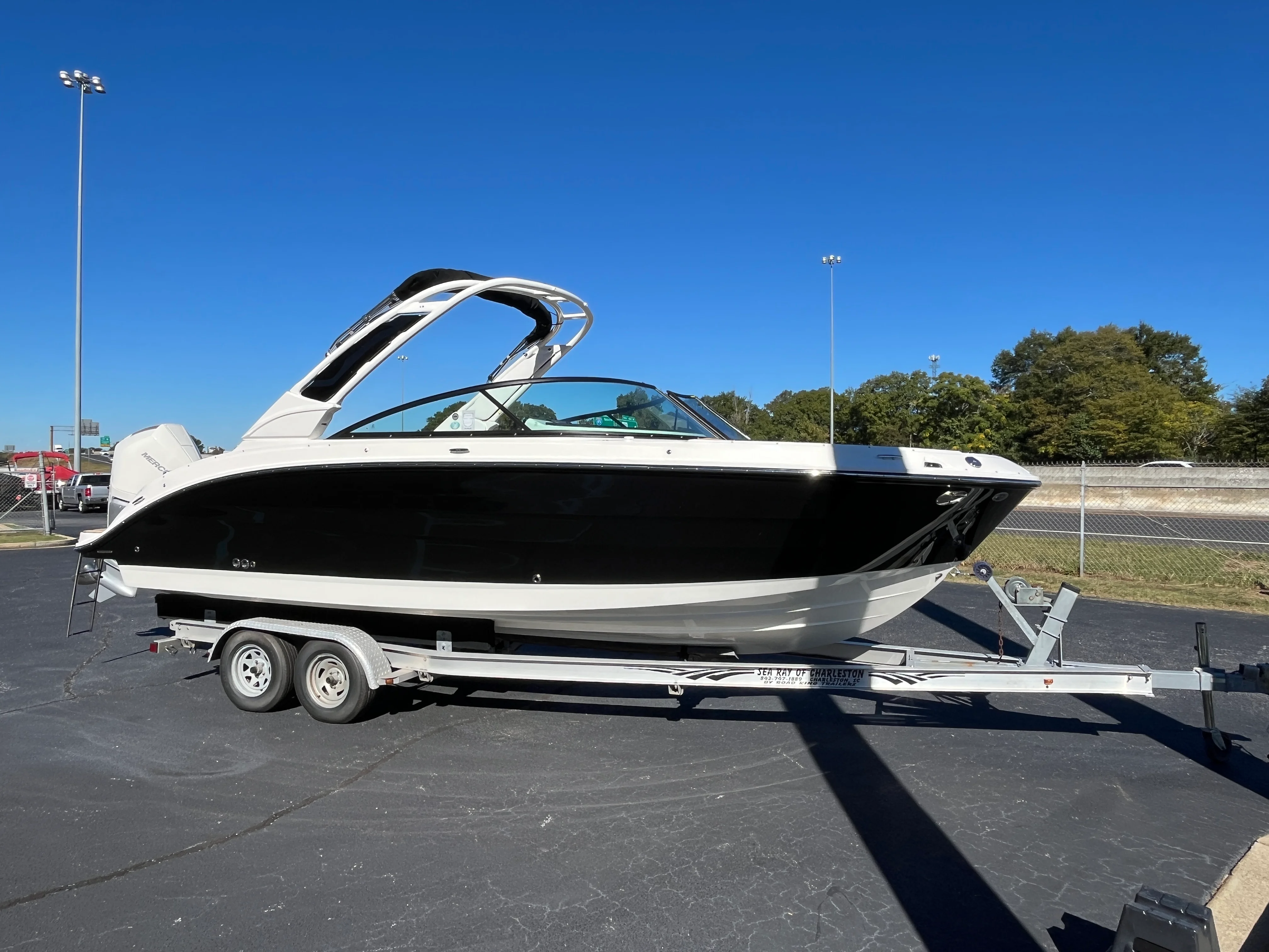 2026 Sea Ray SDX 250 Outboard Image Thumbnail #6