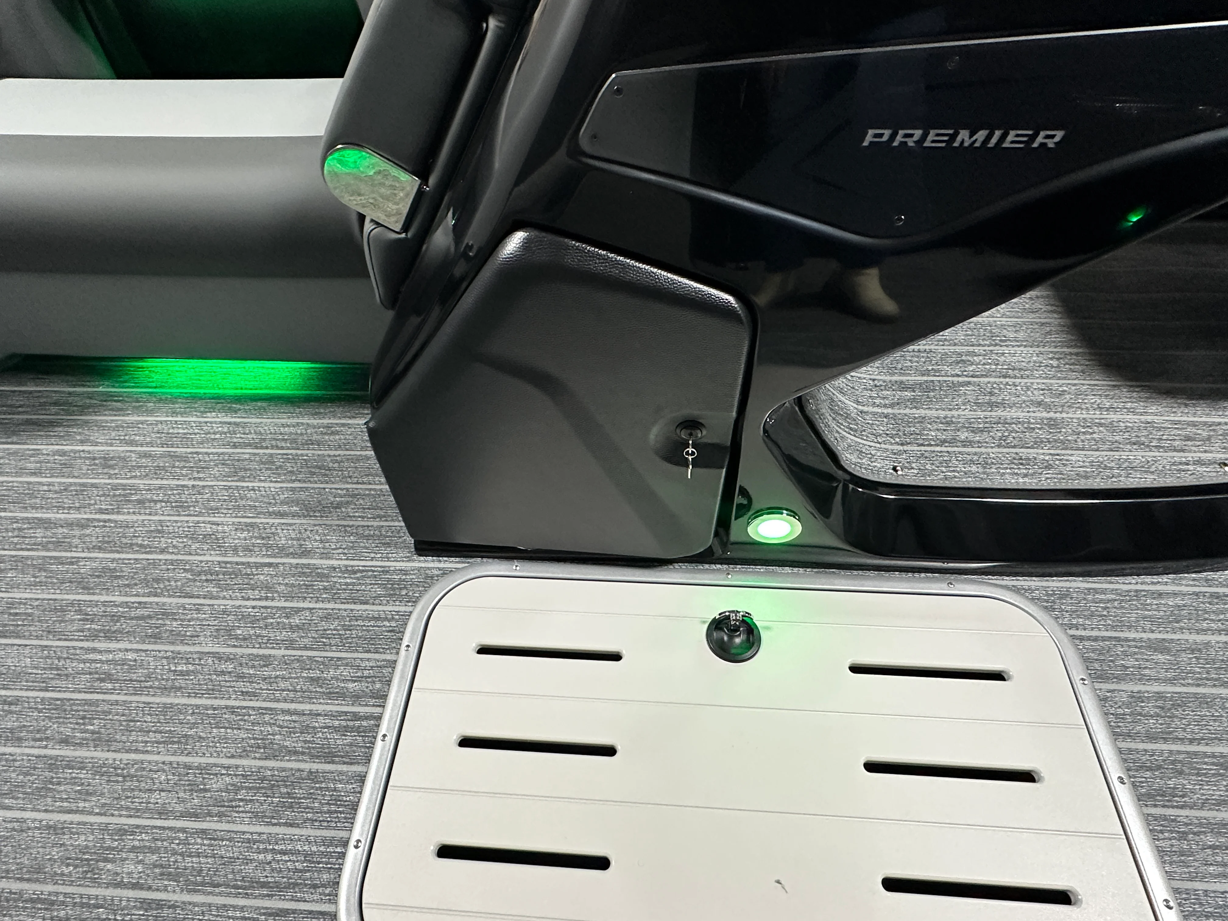 2026 Premier 230SOLARIS Image Thumbnail #59