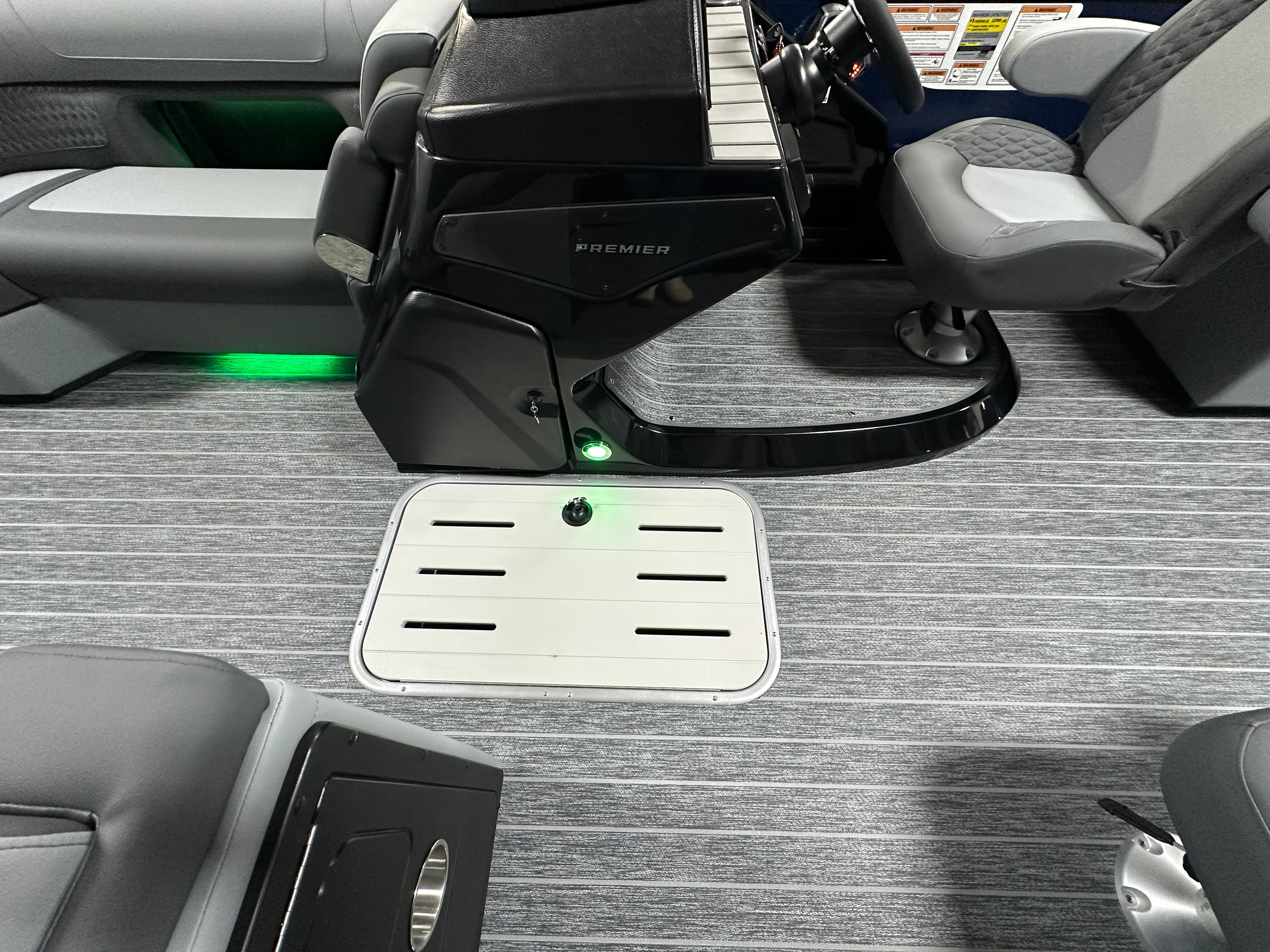 2026 Premier 230SOLARIS Image Thumbnail #47