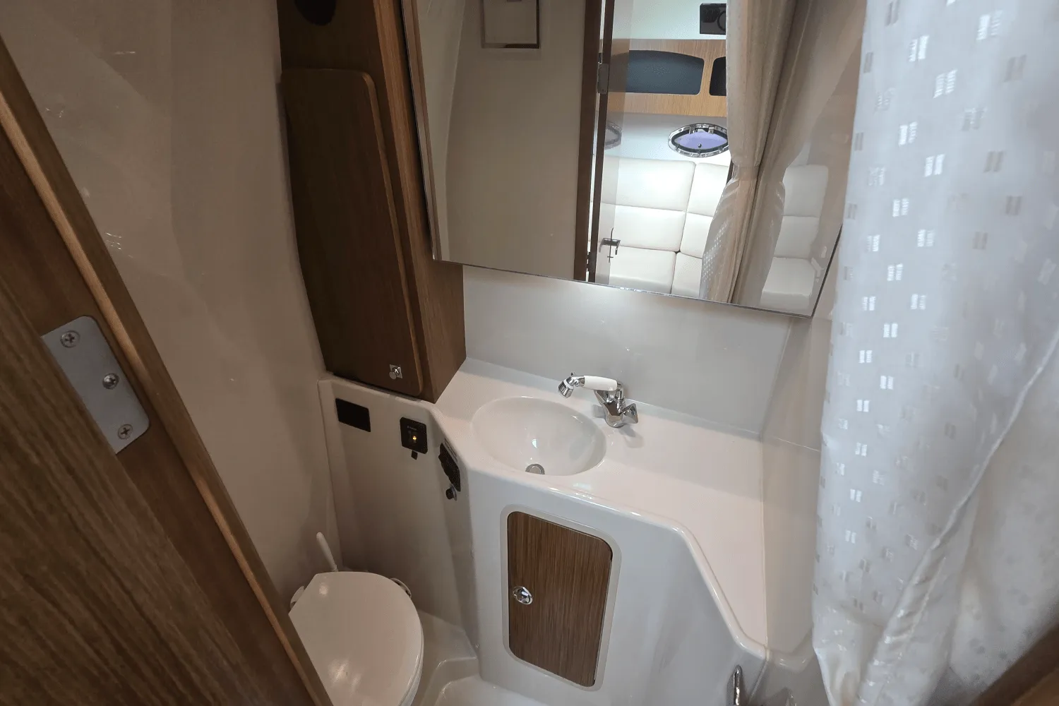 2014 Cruisers Yachts 310 EXPRESS Image Thumbnail #39