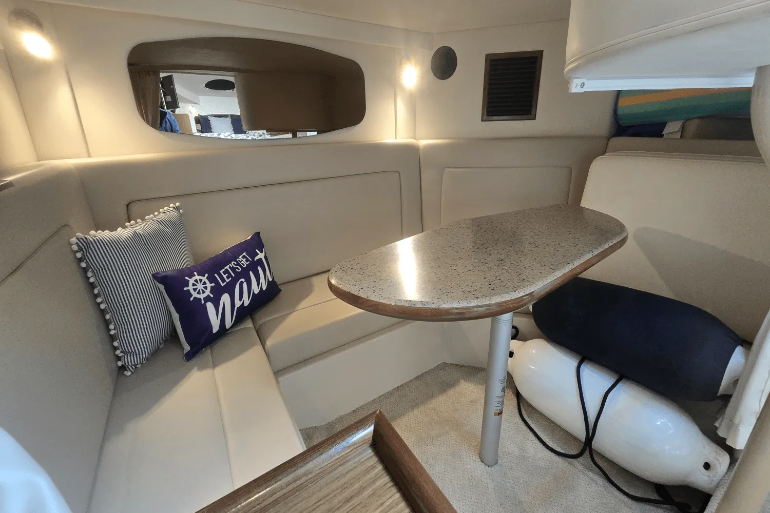 2014 Cruisers Yachts 310 EXPRESS Image Thumbnail #28