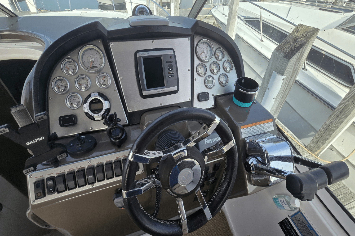 2014 Cruisers Yachts 310 EXPRESS Image Thumbnail #20