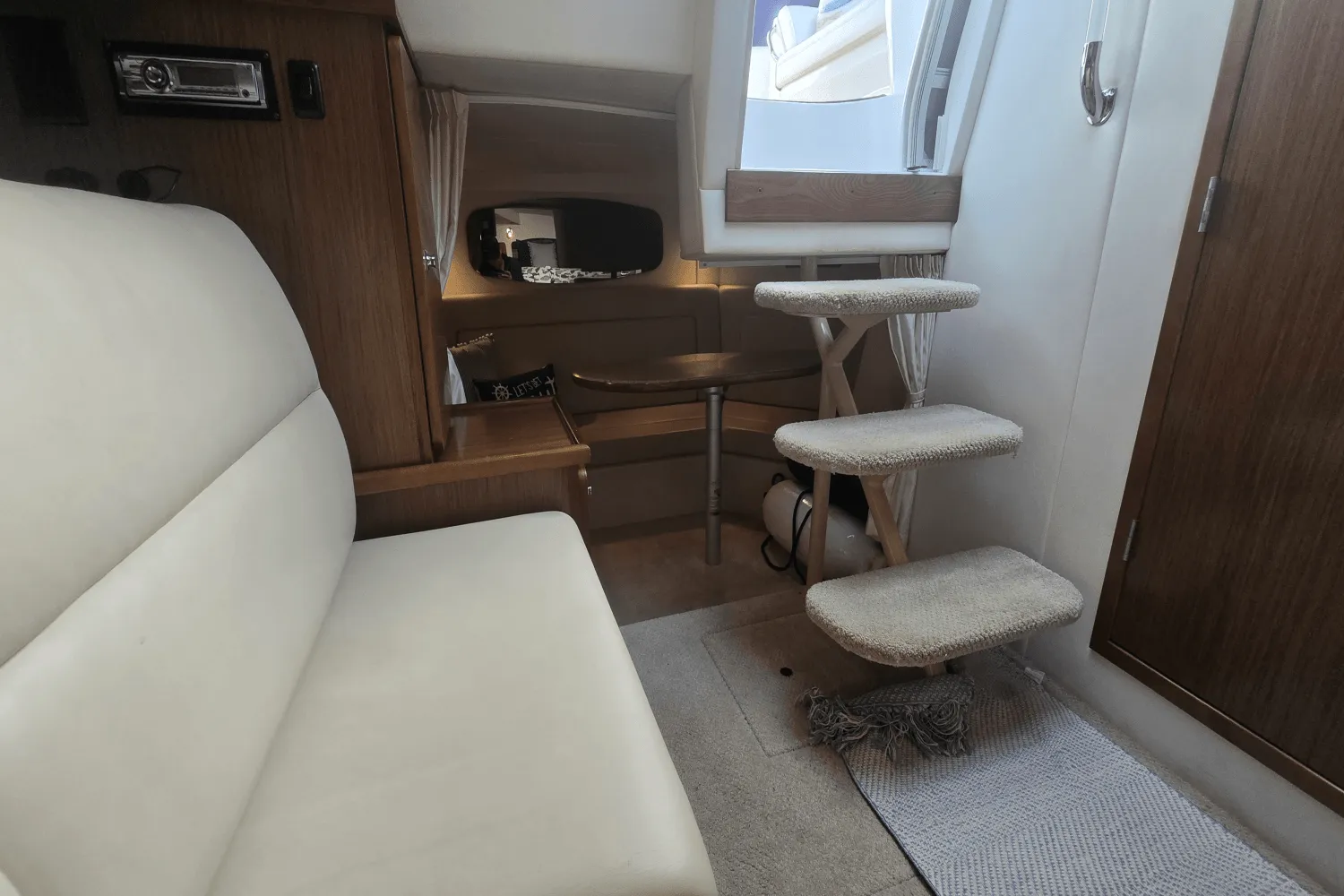 2014 Cruisers Yachts 310 EXPRESS Image Thumbnail #27