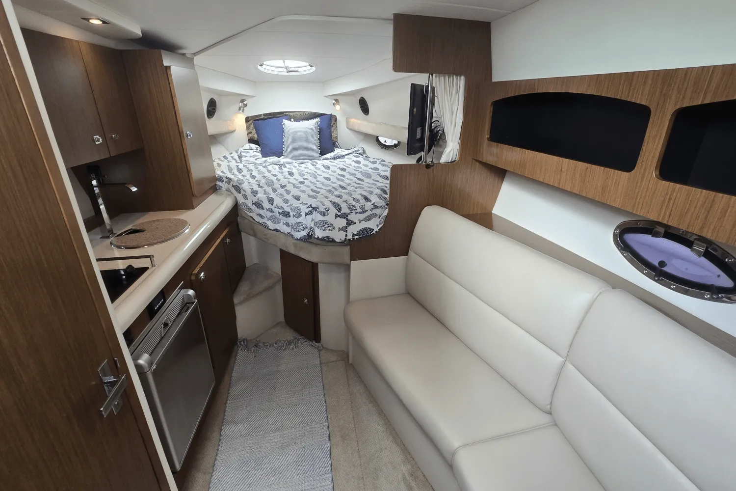 2014 Cruisers Yachts 310 EXPRESS Image Thumbnail #36