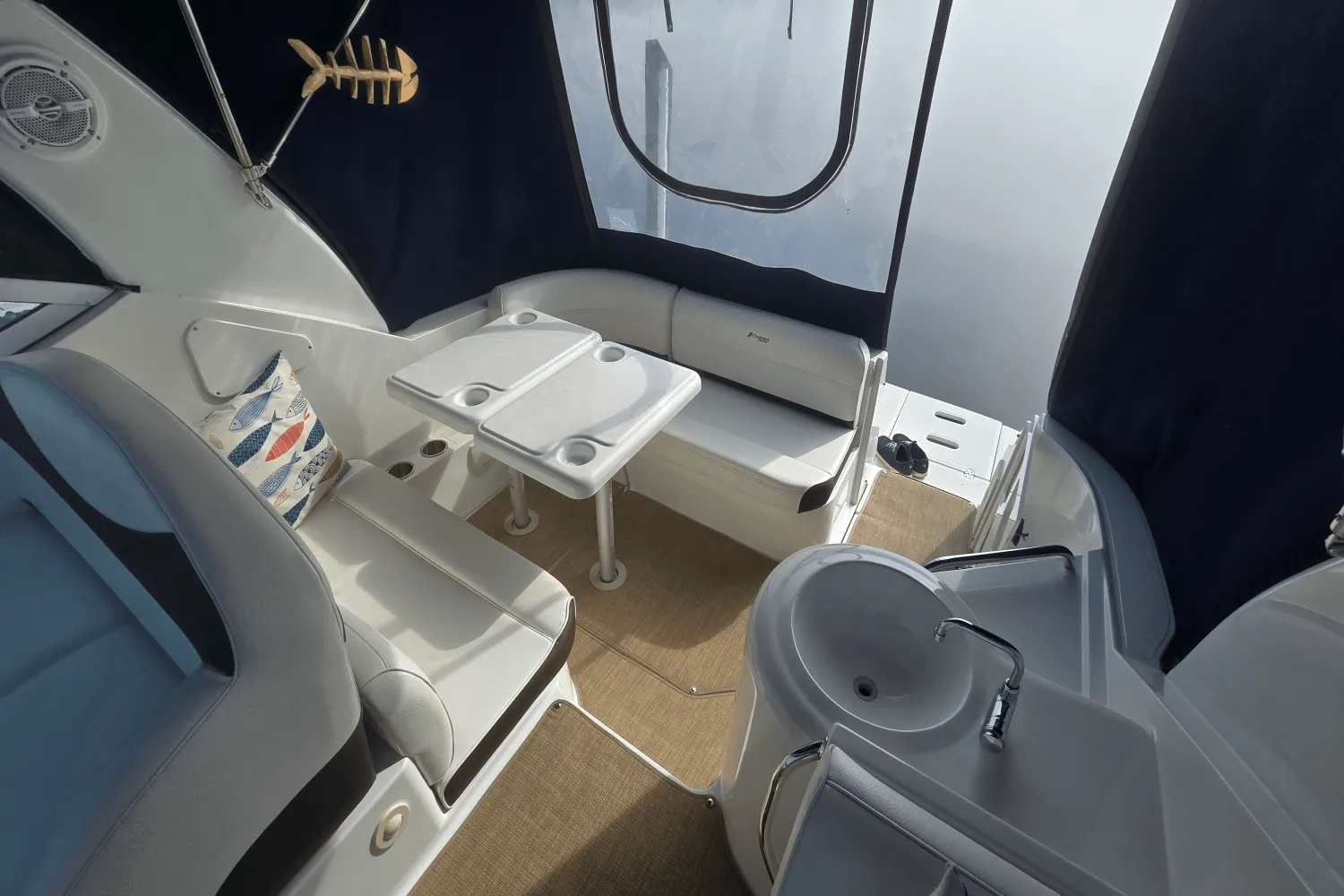 2014 Cruisers Yachts 310 EXPRESS Image Thumbnail #9