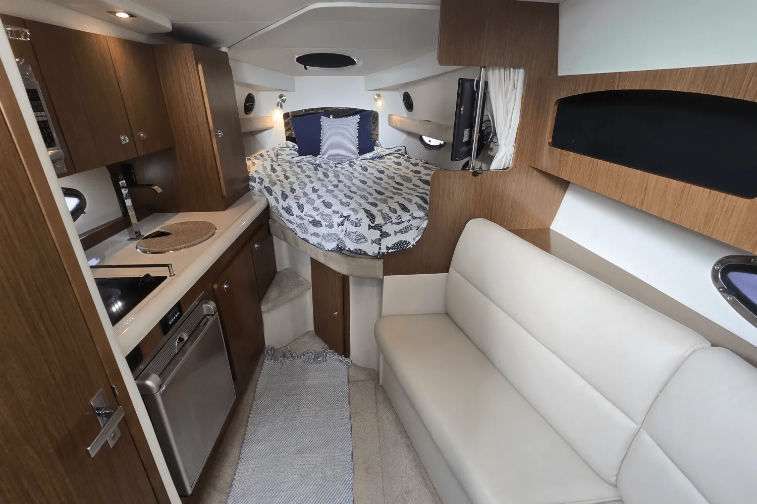 2014 Cruisers Yachts 310 EXPRESS Image Thumbnail #24