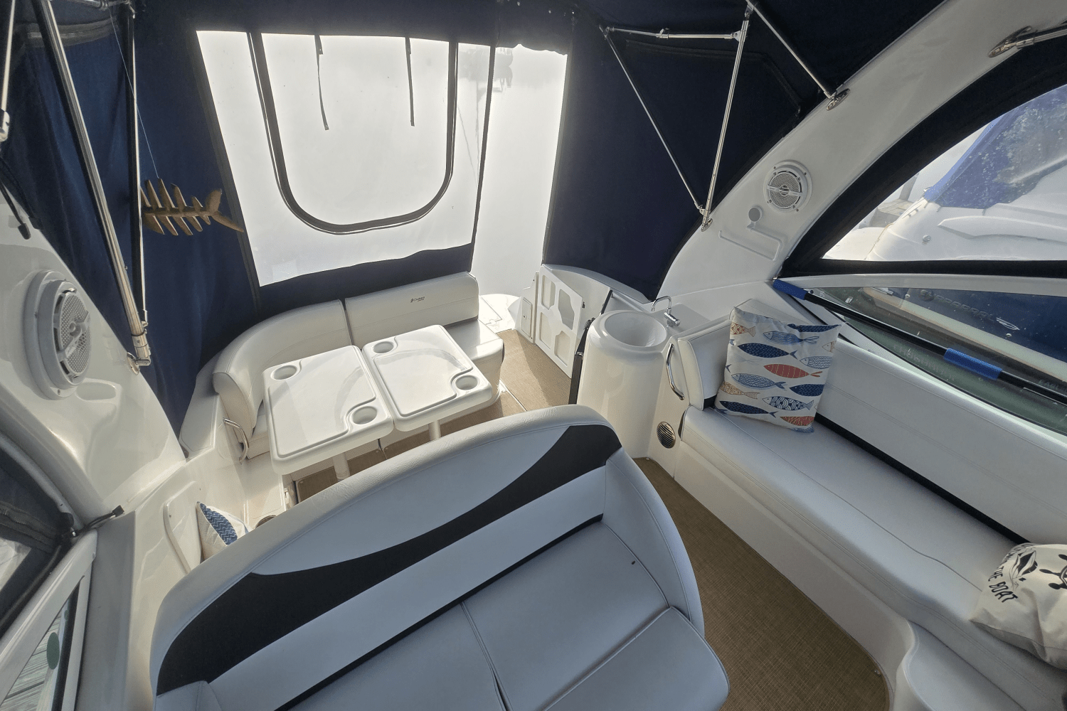 2014 Cruisers Yachts 310 EXPRESS Image Thumbnail #6