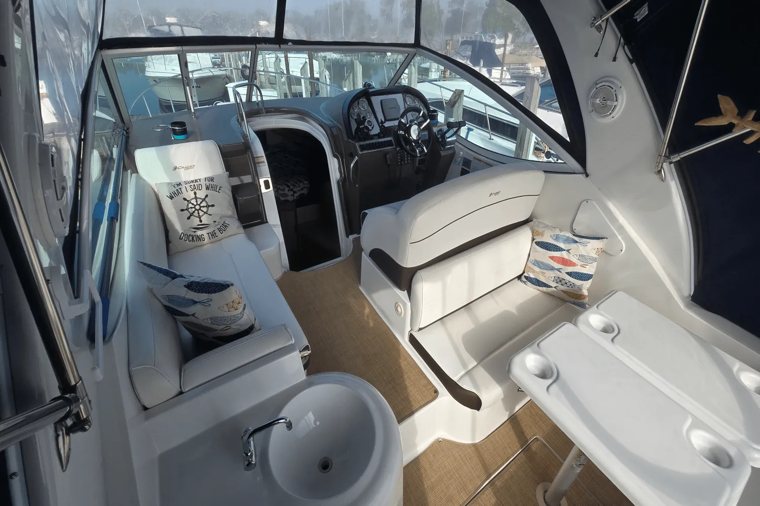 2014 Cruisers Yachts 310 EXPRESS Image Thumbnail #4