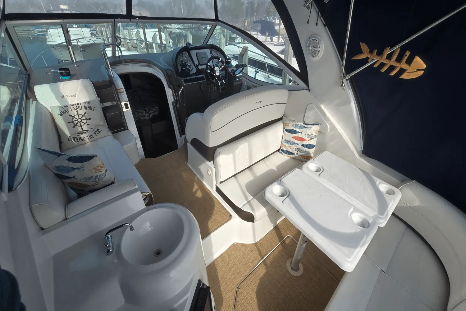 2014 Cruisers Yachts 310 EXPRESS Image Thumbnail #10