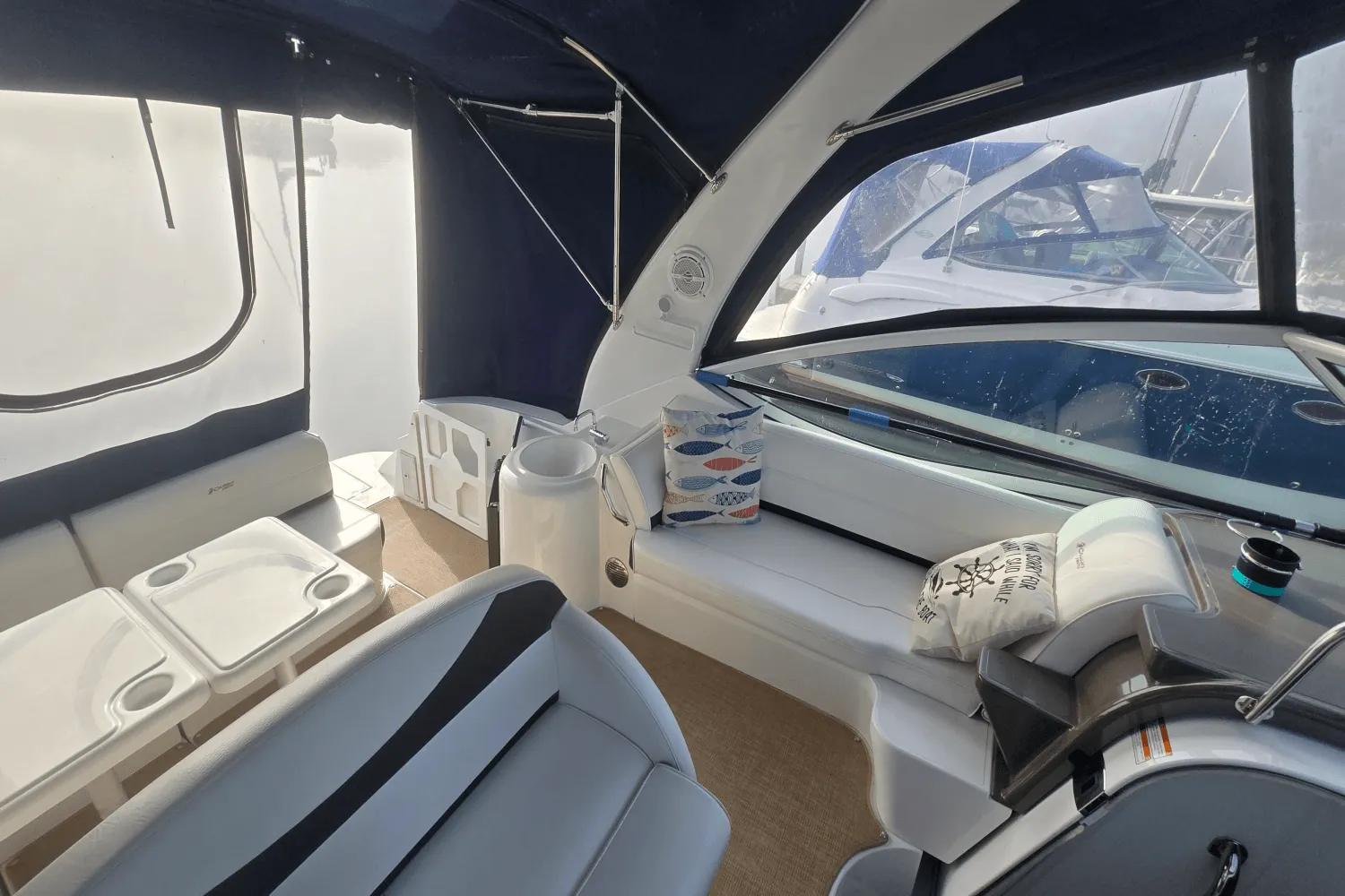 2014 Cruisers Yachts 310 EXPRESS Image Thumbnail #8