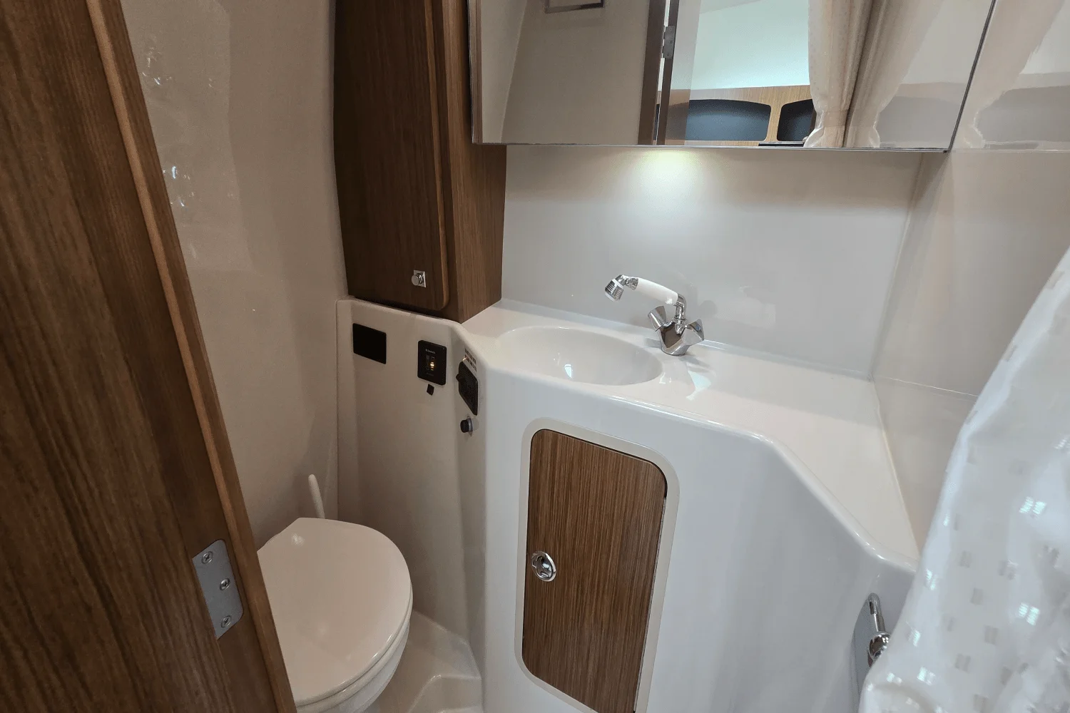 2014 Cruisers Yachts 310 EXPRESS Image Thumbnail #37