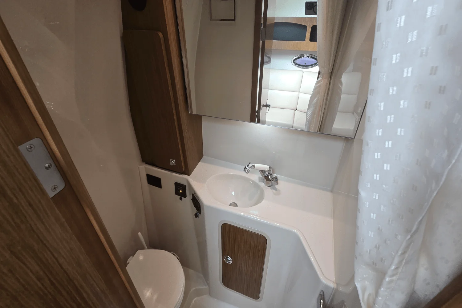 2014 Cruisers Yachts 310 EXPRESS Image Thumbnail #39