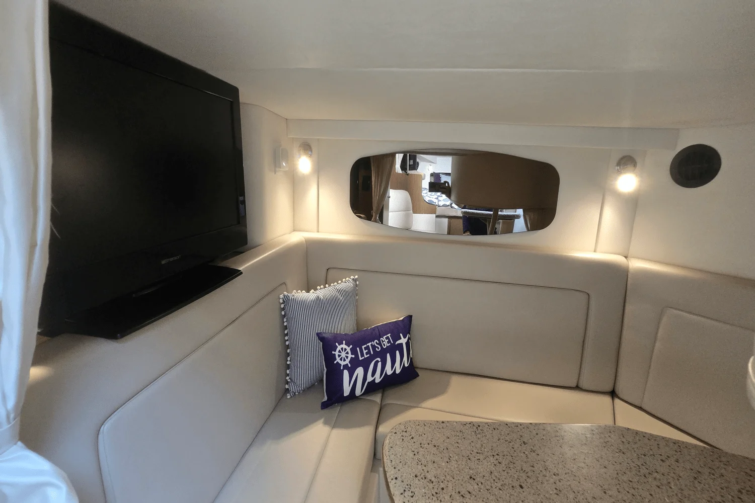 2014 Cruisers Yachts 310 EXPRESS Image Thumbnail #30