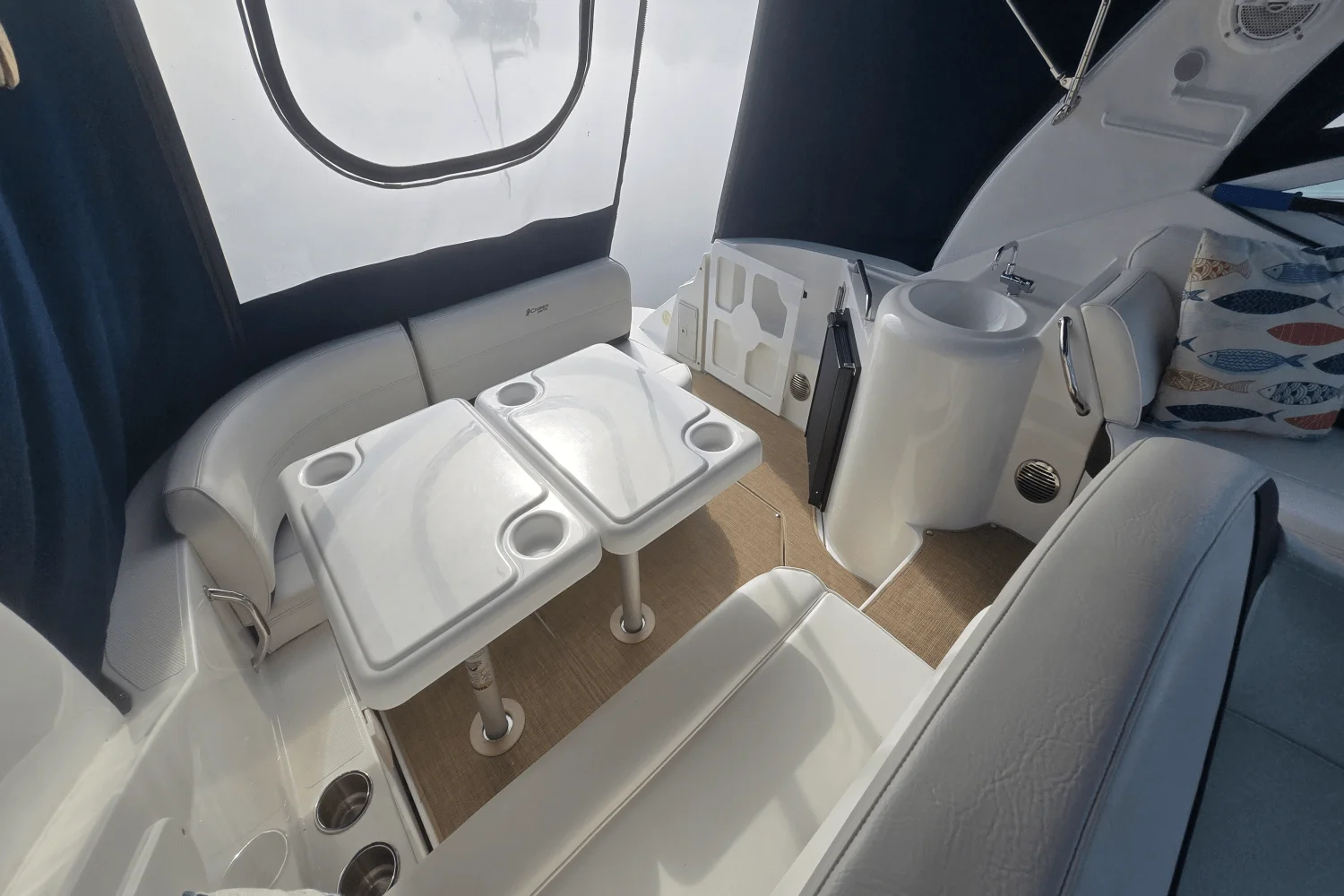 2014 Cruisers Yachts 310 EXPRESS Image Thumbnail #7