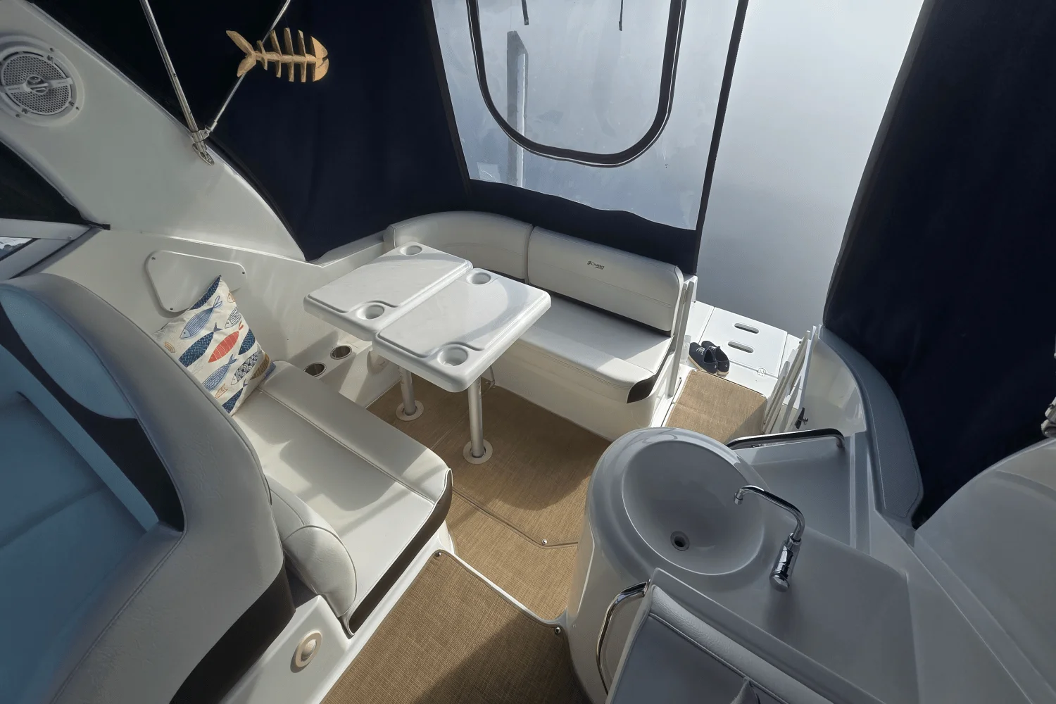 2014 Cruisers Yachts 310 EXPRESS Image Thumbnail #9