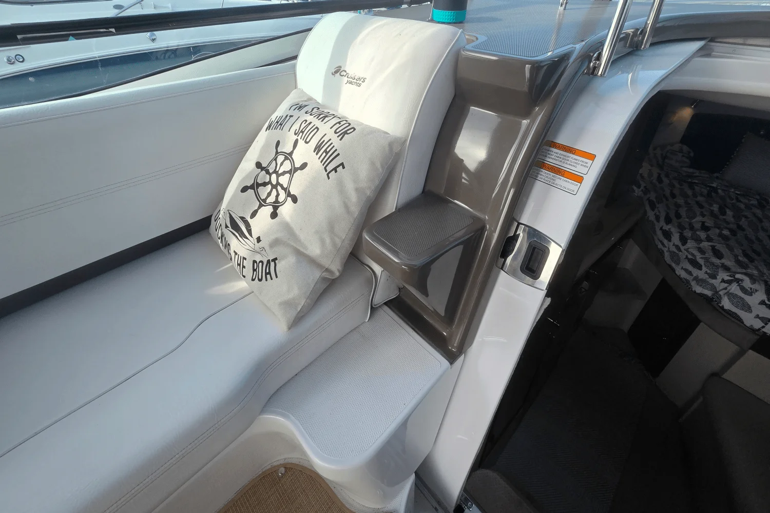 2014 Cruisers Yachts 310 EXPRESS Image Thumbnail #21