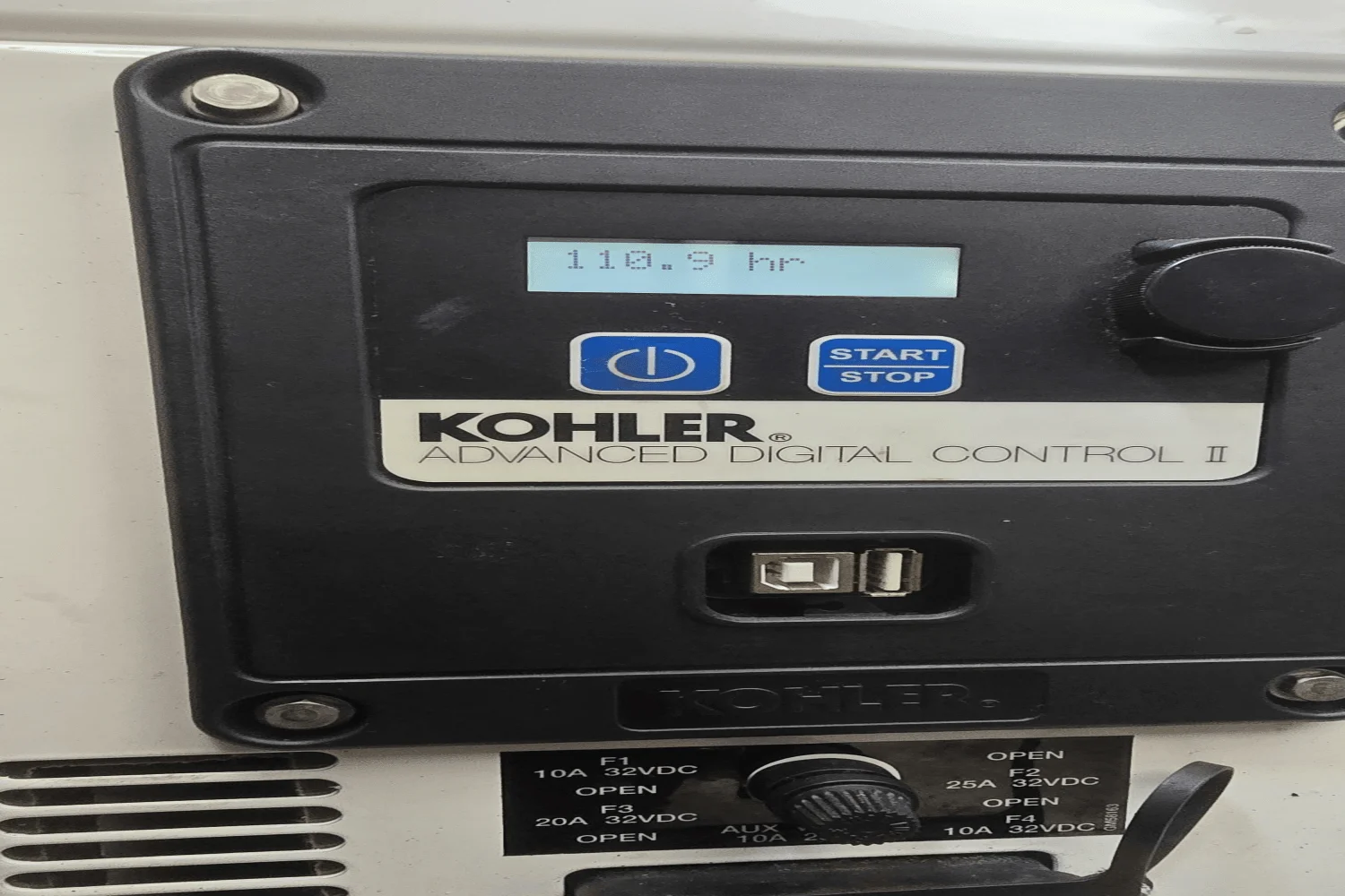 2014 Cruisers Yachts 310 EXPRESS Image Thumbnail #17