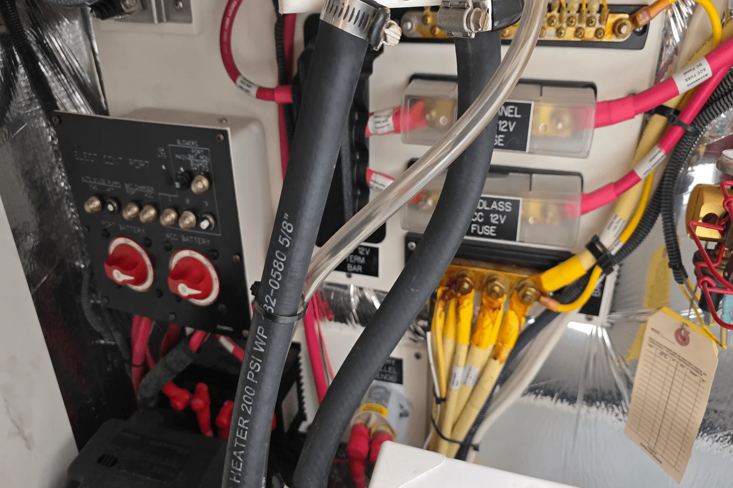 2014 Cruisers Yachts 310 EXPRESS Image Thumbnail #16