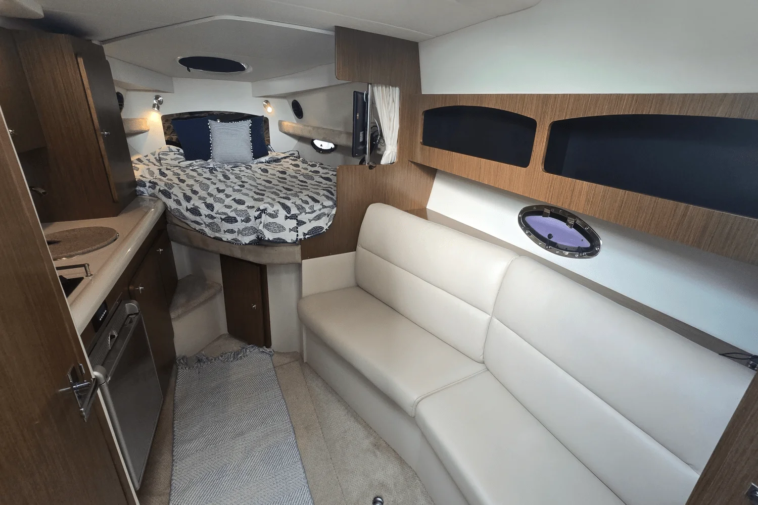 2014 Cruisers Yachts 310 EXPRESS Image Thumbnail #23