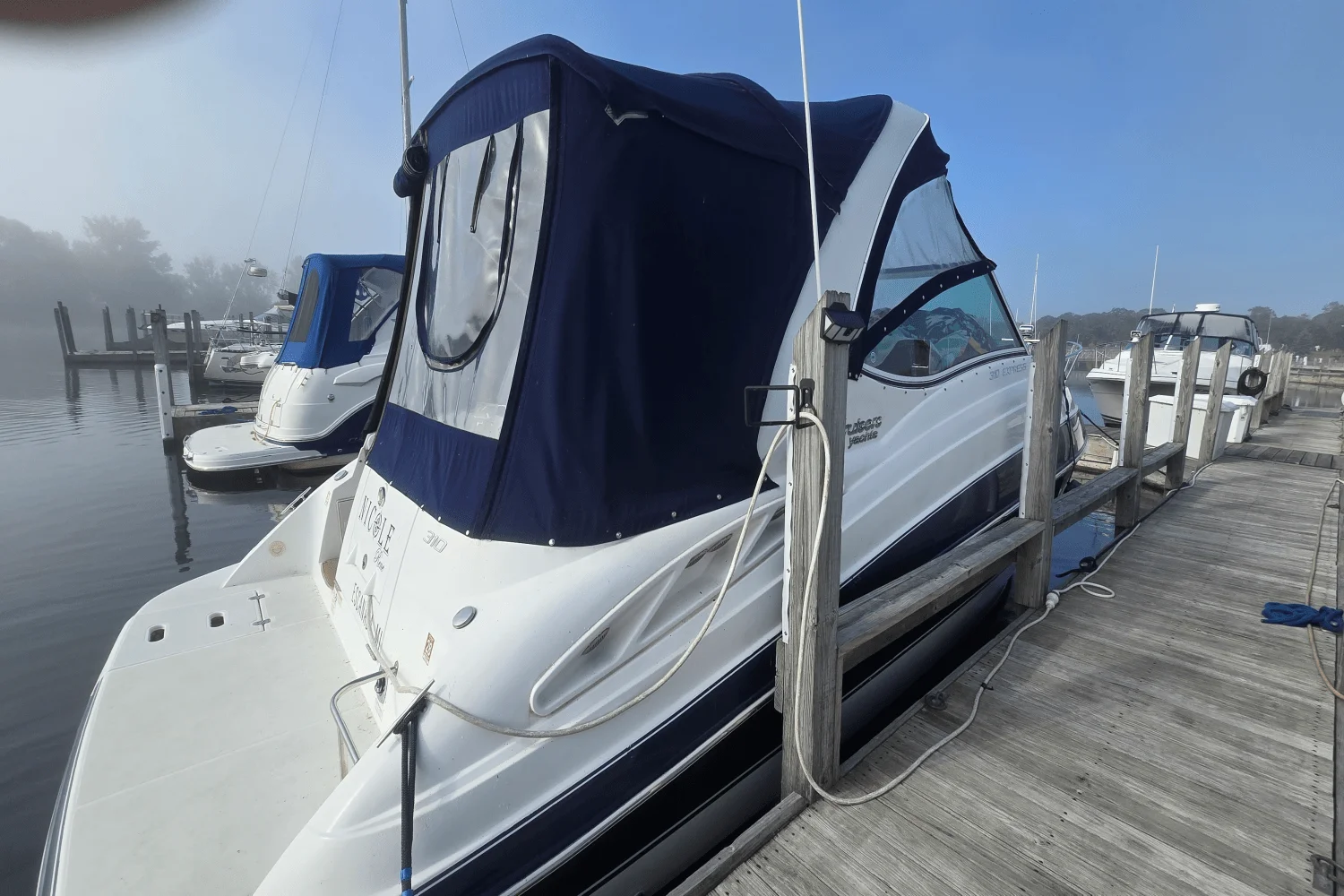 2014 Cruisers Yachts 310 EXPRESS Image Thumbnail #2