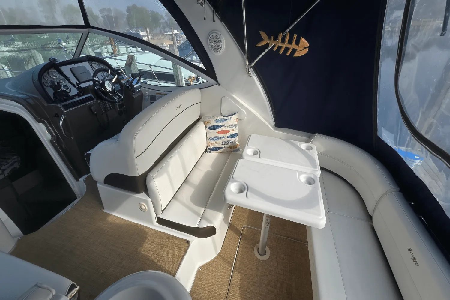 2014 Cruisers Yachts 310 EXPRESS Image Thumbnail #3