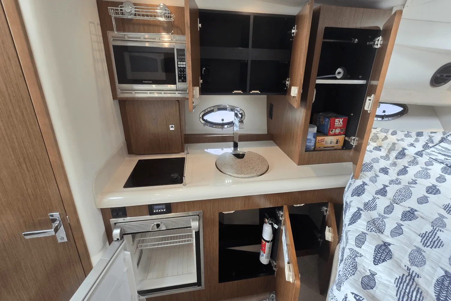 2014 Cruisers Yachts 310 EXPRESS Image Thumbnail #40