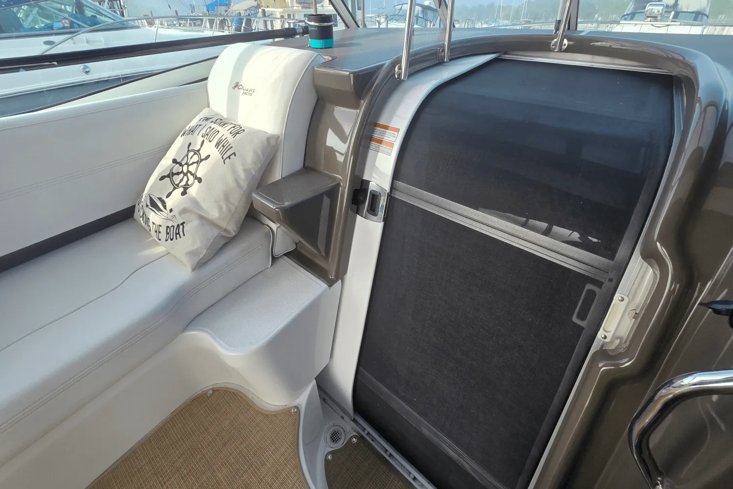 2014 Cruisers Yachts 310 EXPRESS Image Thumbnail #22