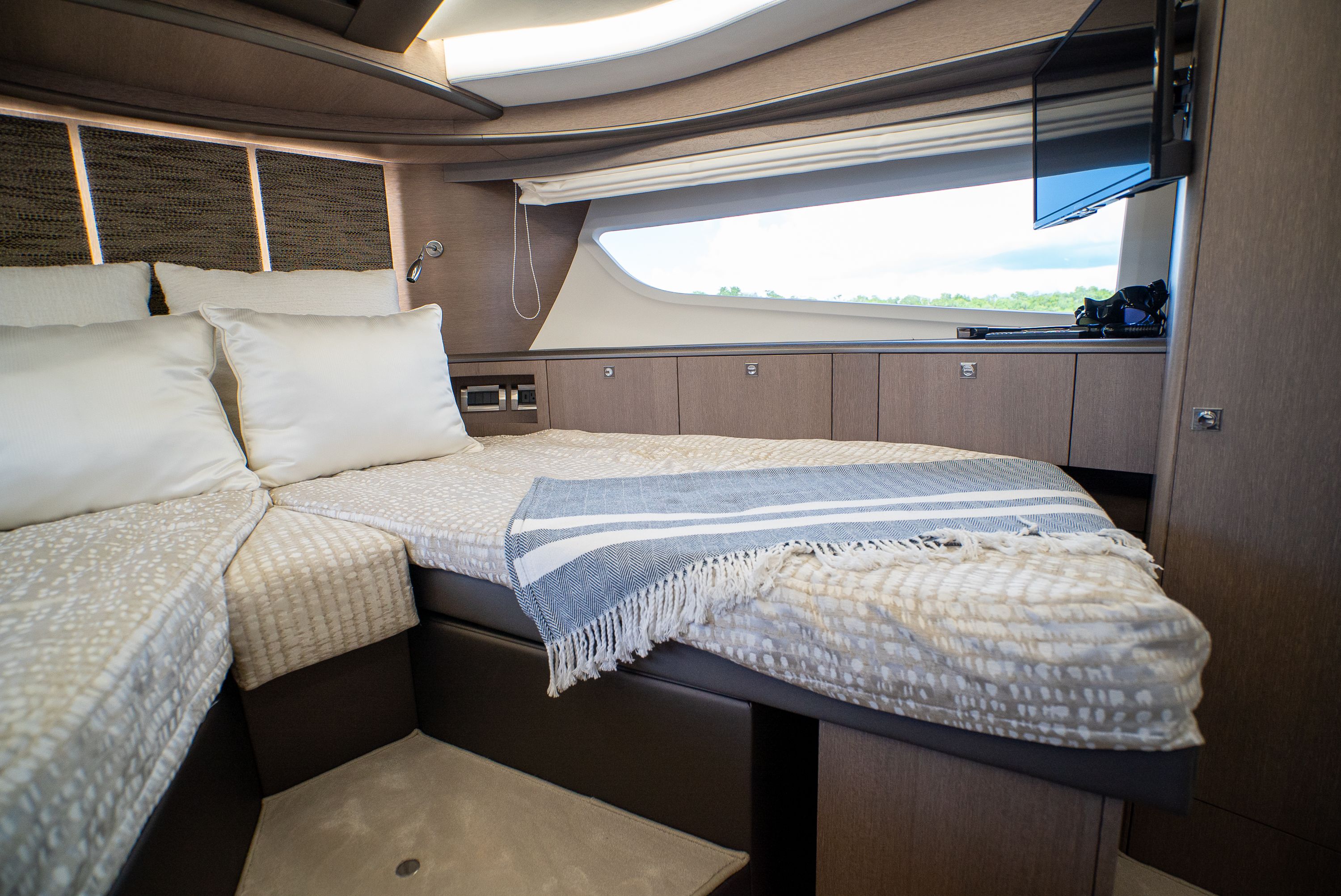 2022 Galeon 400 FLY Image Thumbnail #36