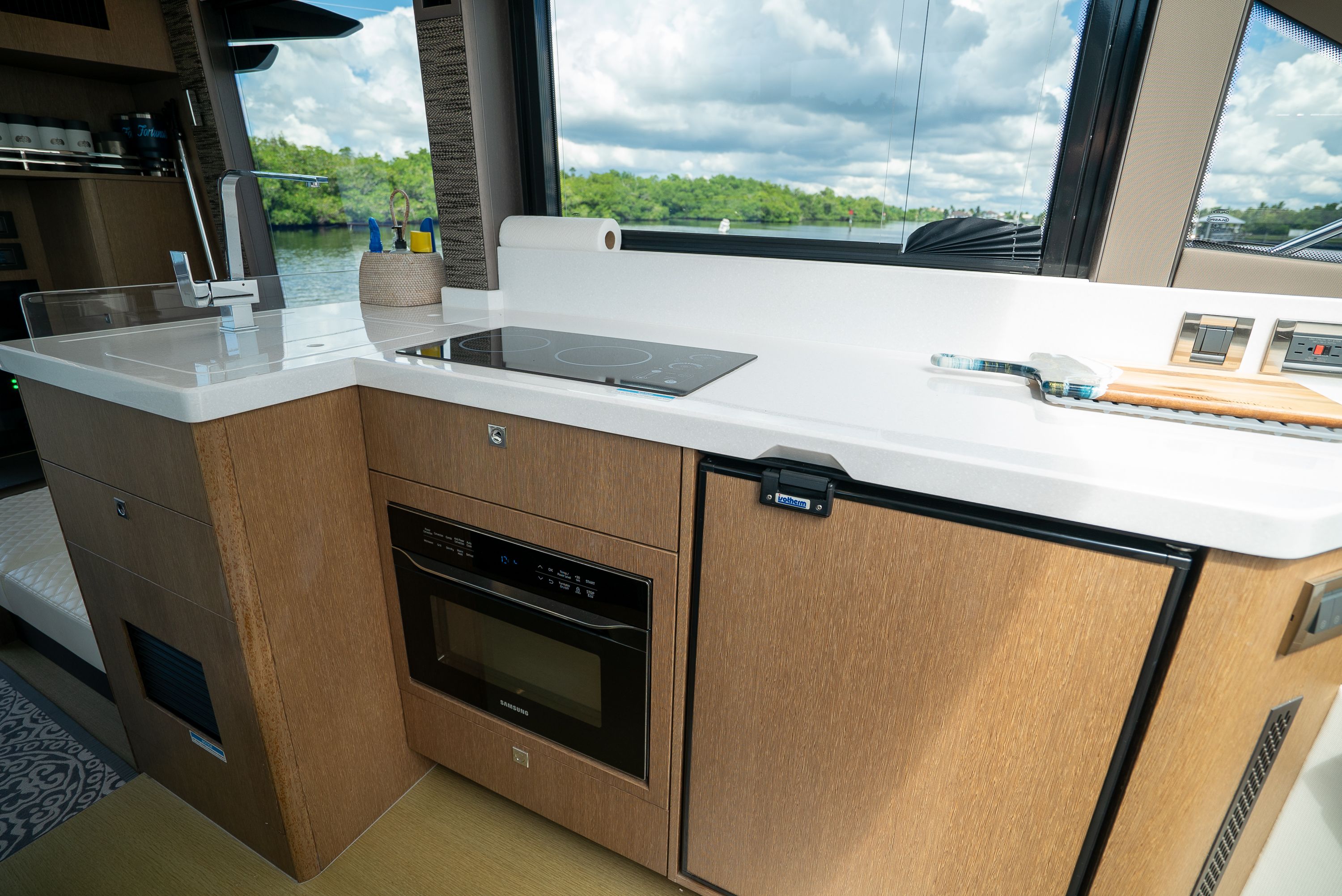 2022 Galeon 400 FLY Image Thumbnail #19