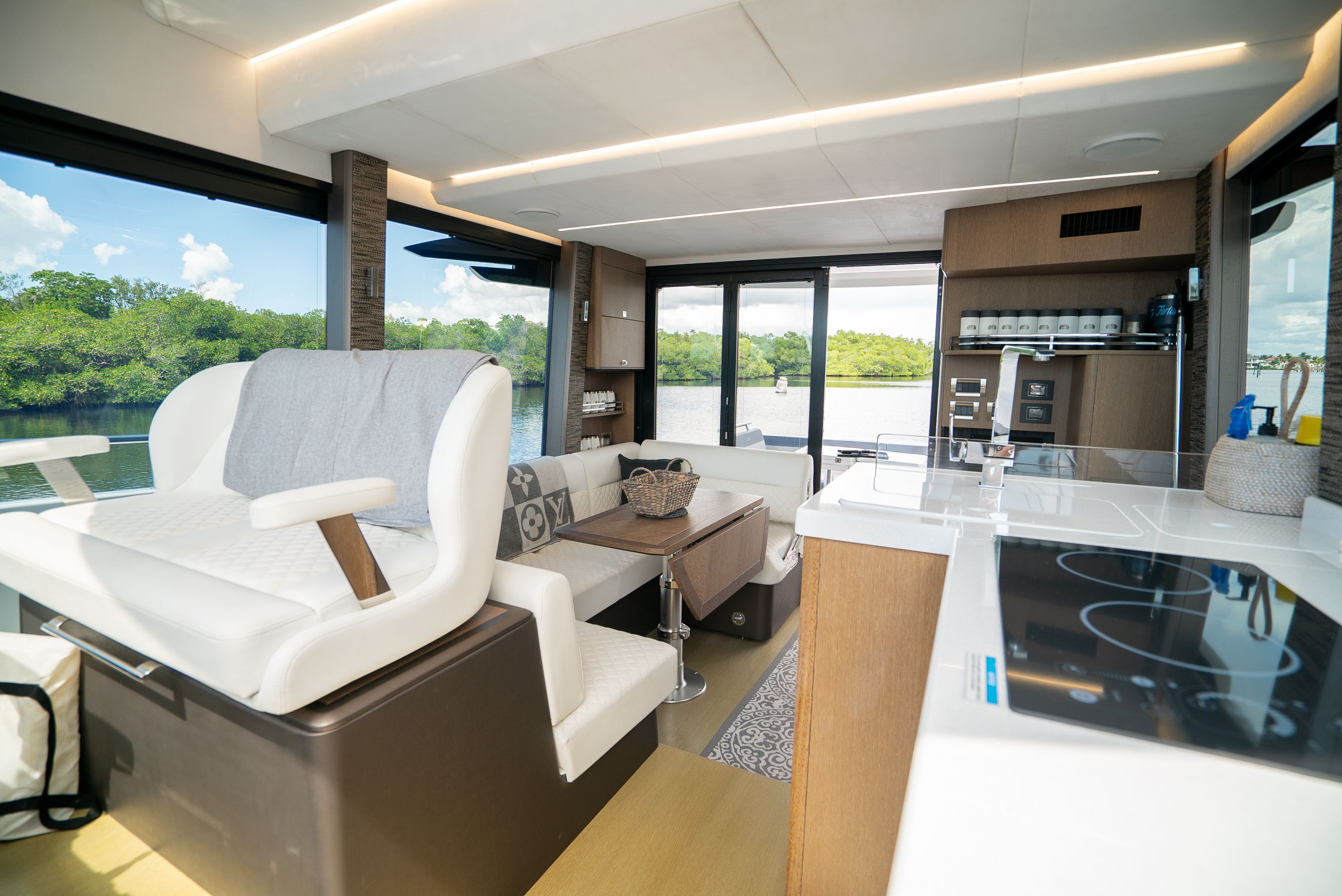 2022 Galeon 400 FLY Image Thumbnail #33
